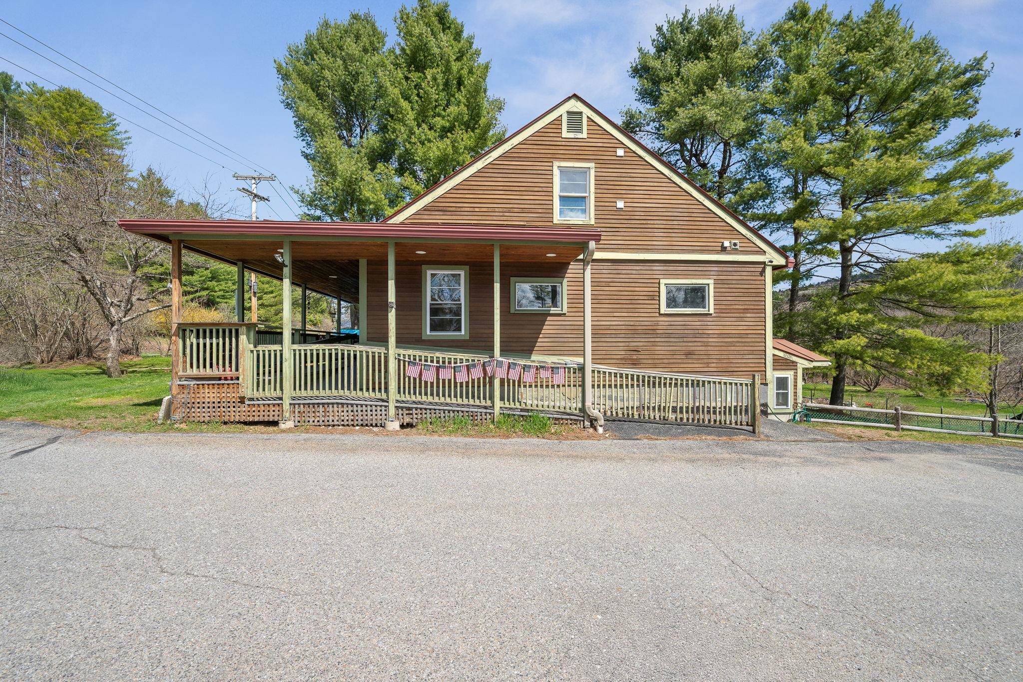 661 Elm Street Property Photo 5