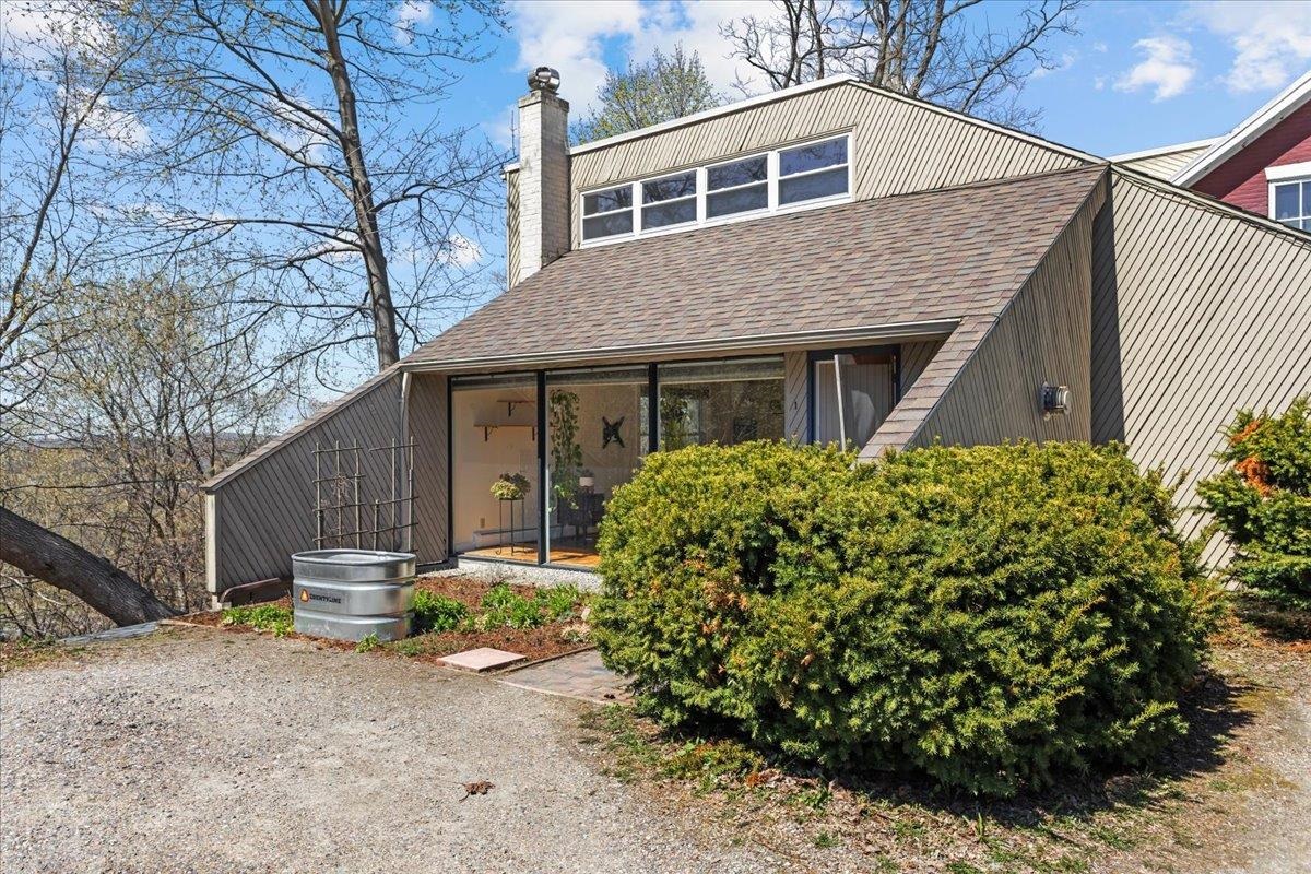 352 Colchester Avenue Property Photo 1