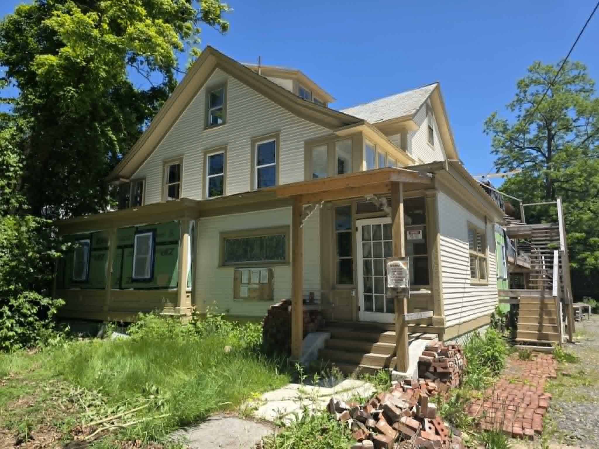 33 Oak Street Property Photo 1