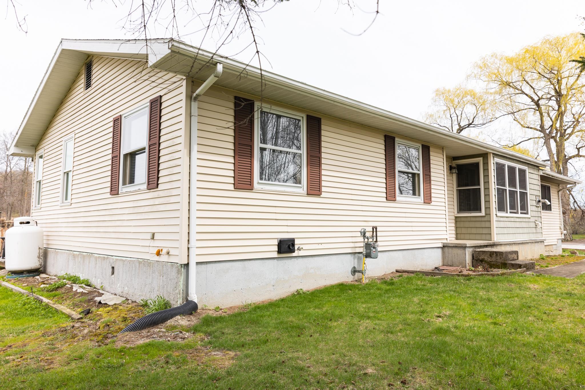2497 Mountain View Road Property Photo 1