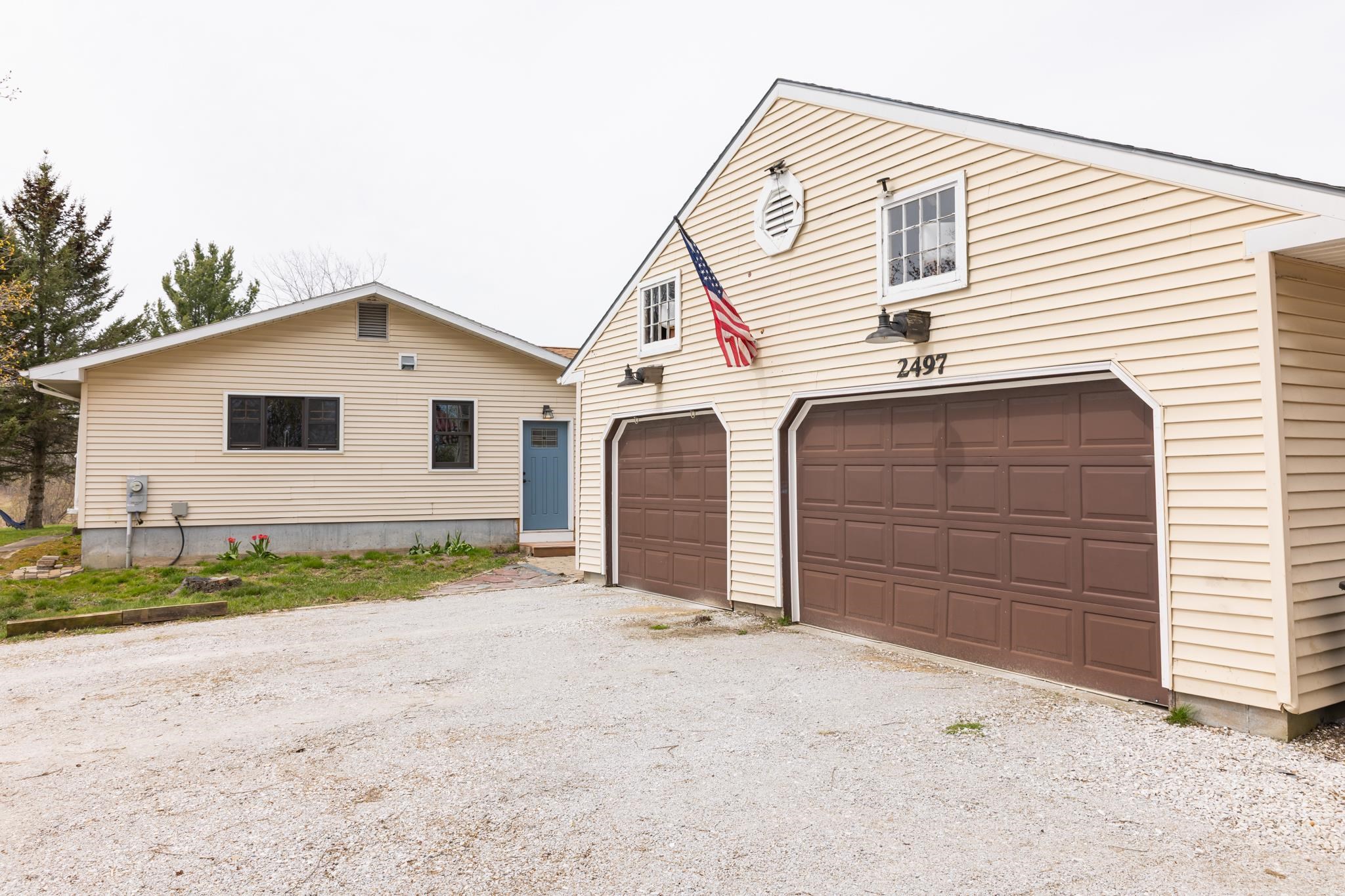 2497 Mountain View Road Property Photo 4
