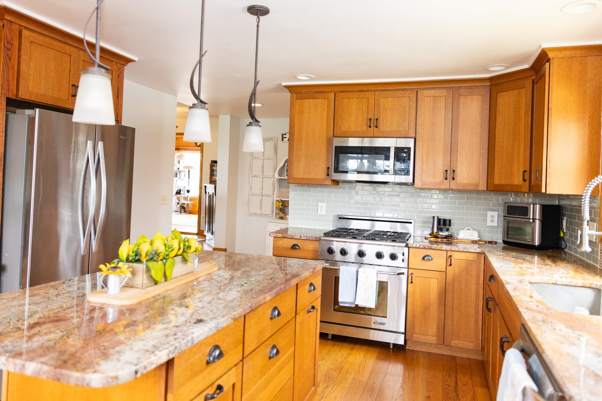 2497 Mountain View Road Property Photo 12