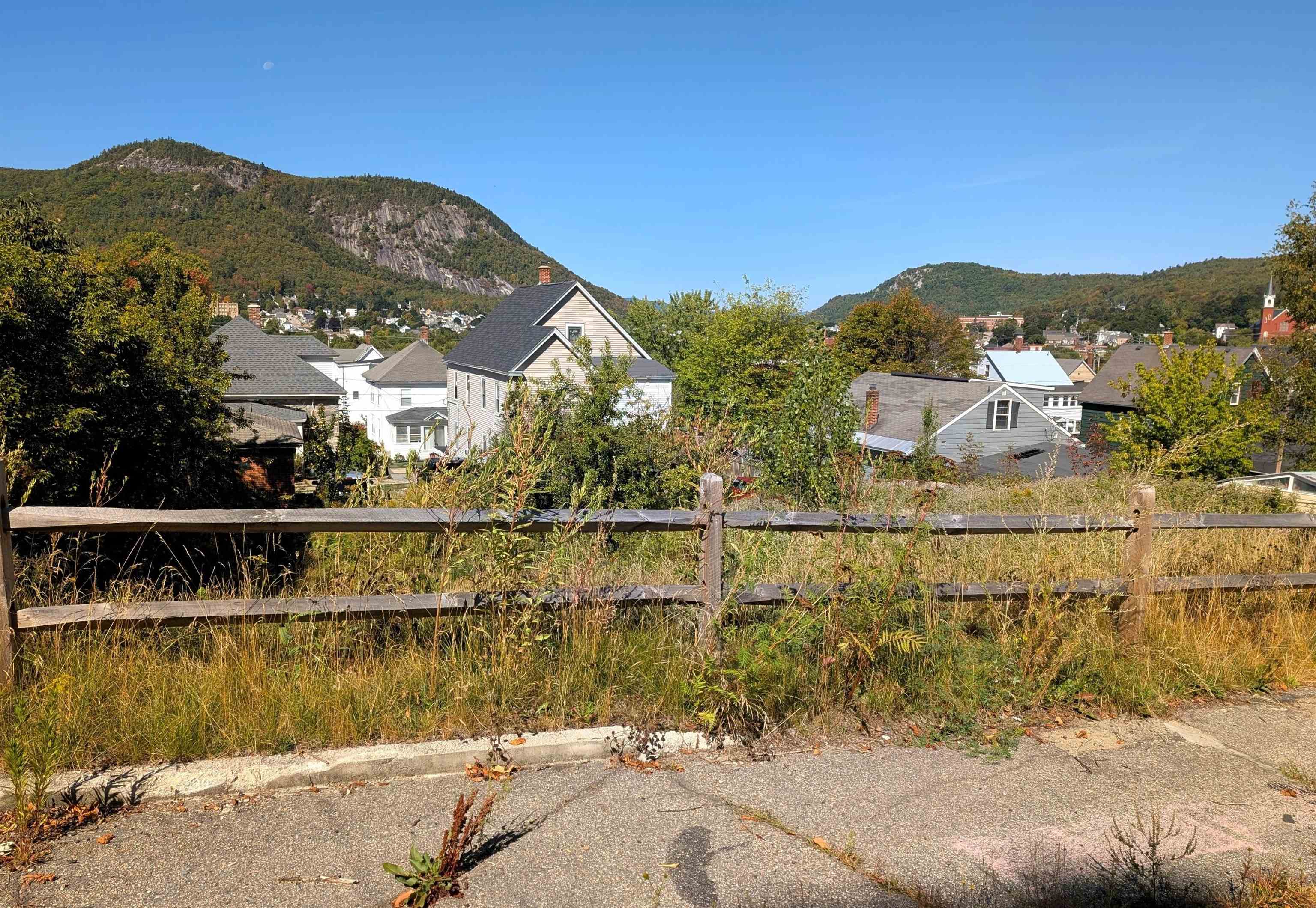 469 Hillsboro Street Property Photo 2