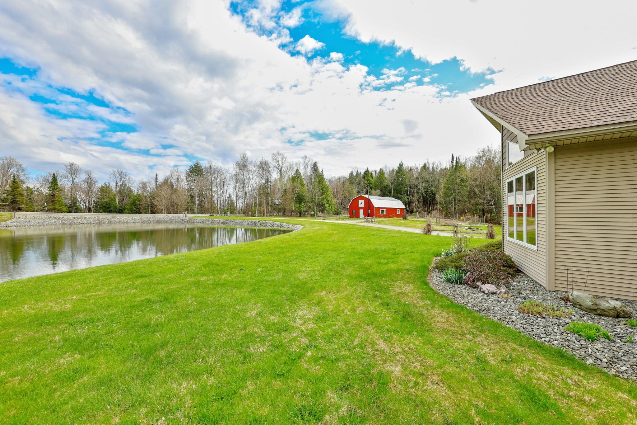 348 Maple Ridge Property Photo 4