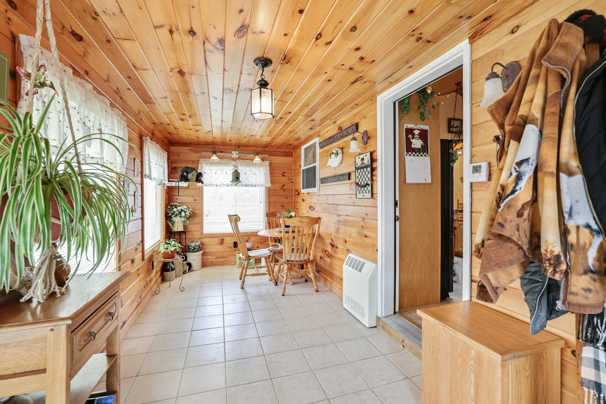 348 Maple Ridge Property Photo 6