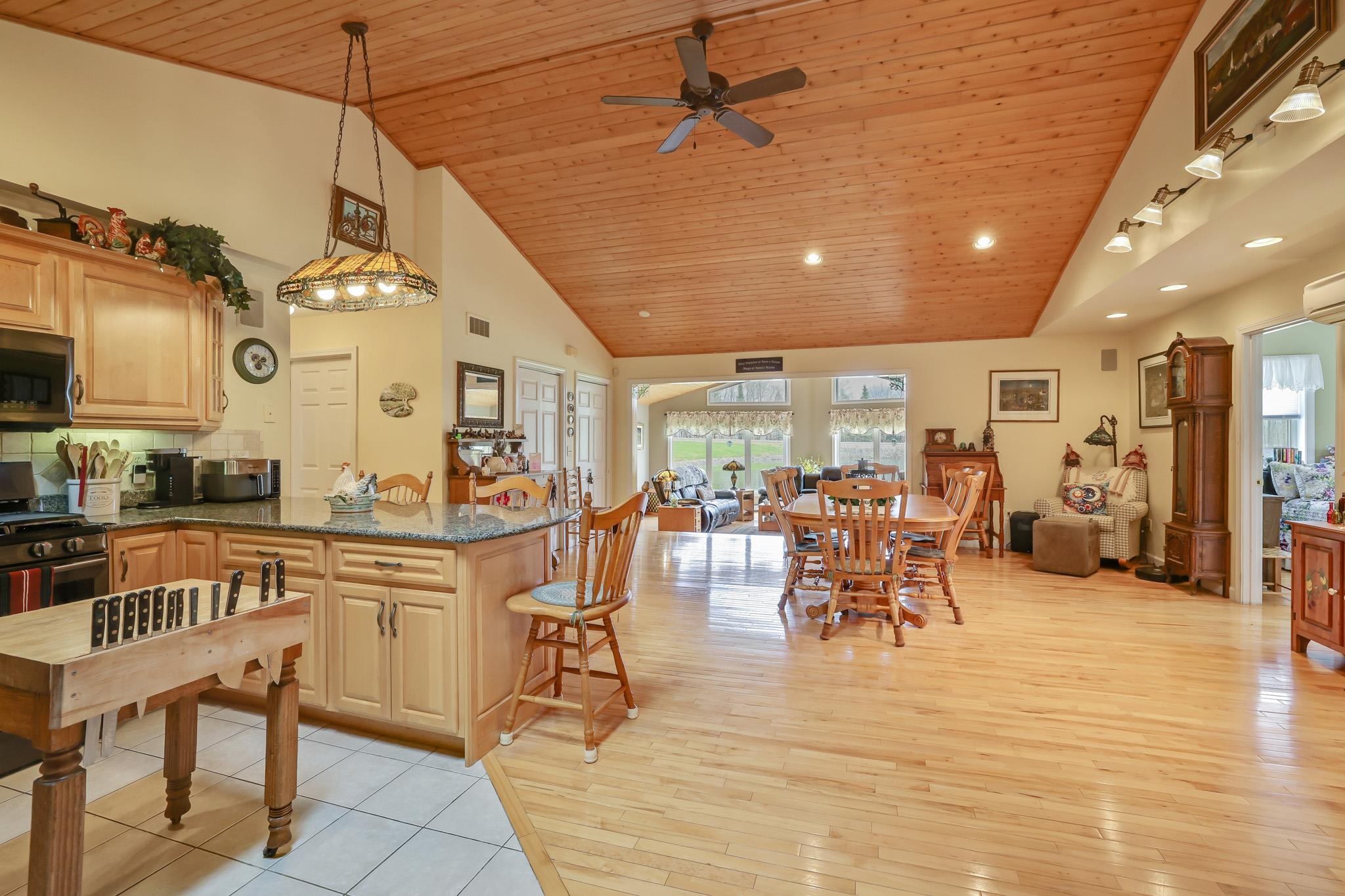 348 Maple Ridge Property Photo 8