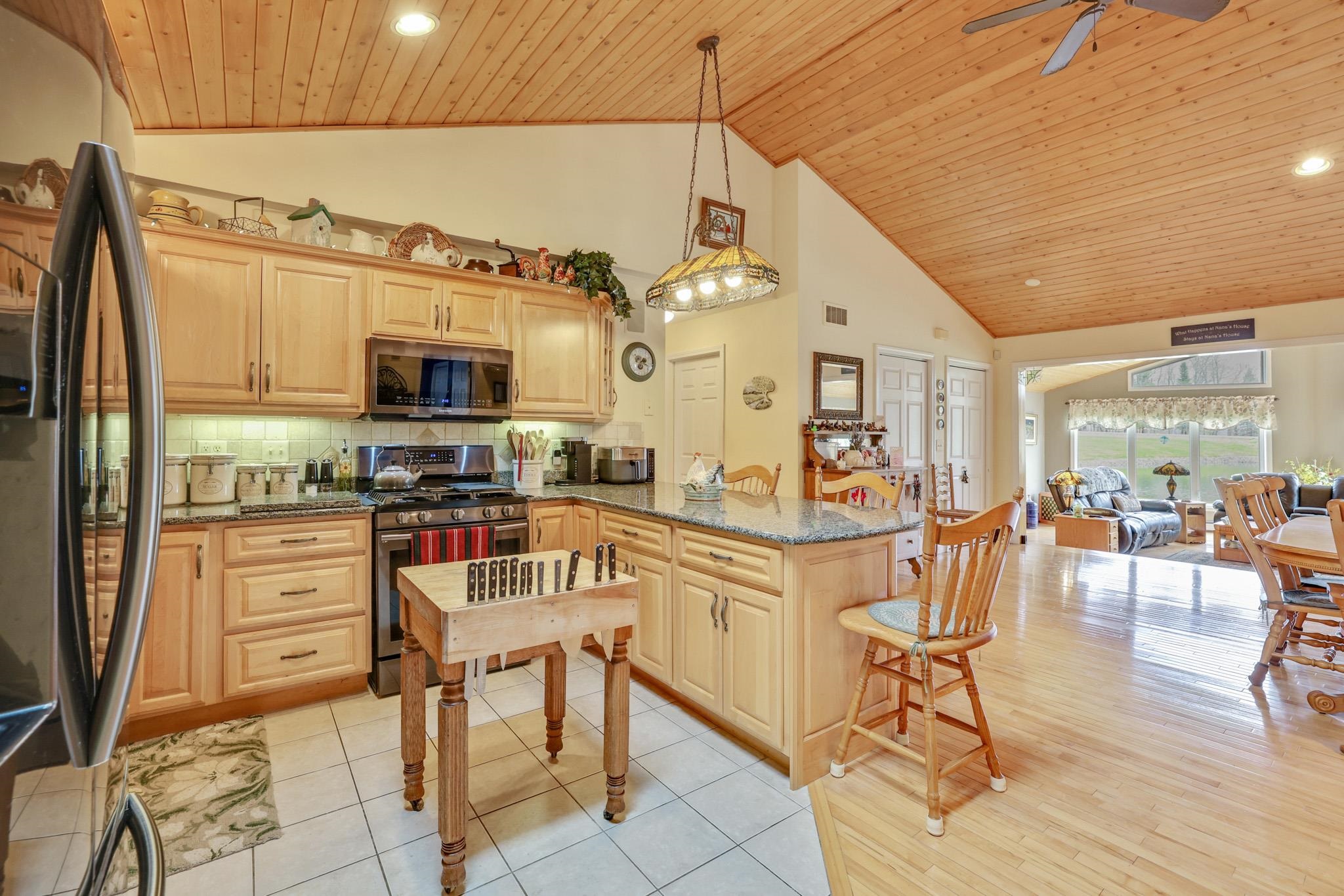 348 Maple Ridge Property Photo 9