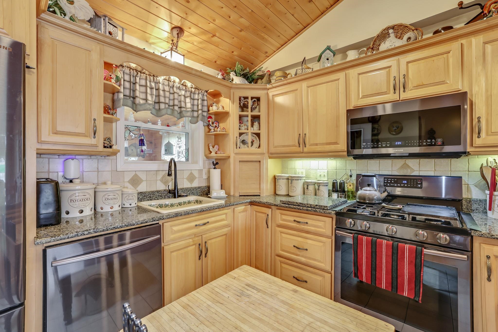 348 Maple Ridge Property Photo 10