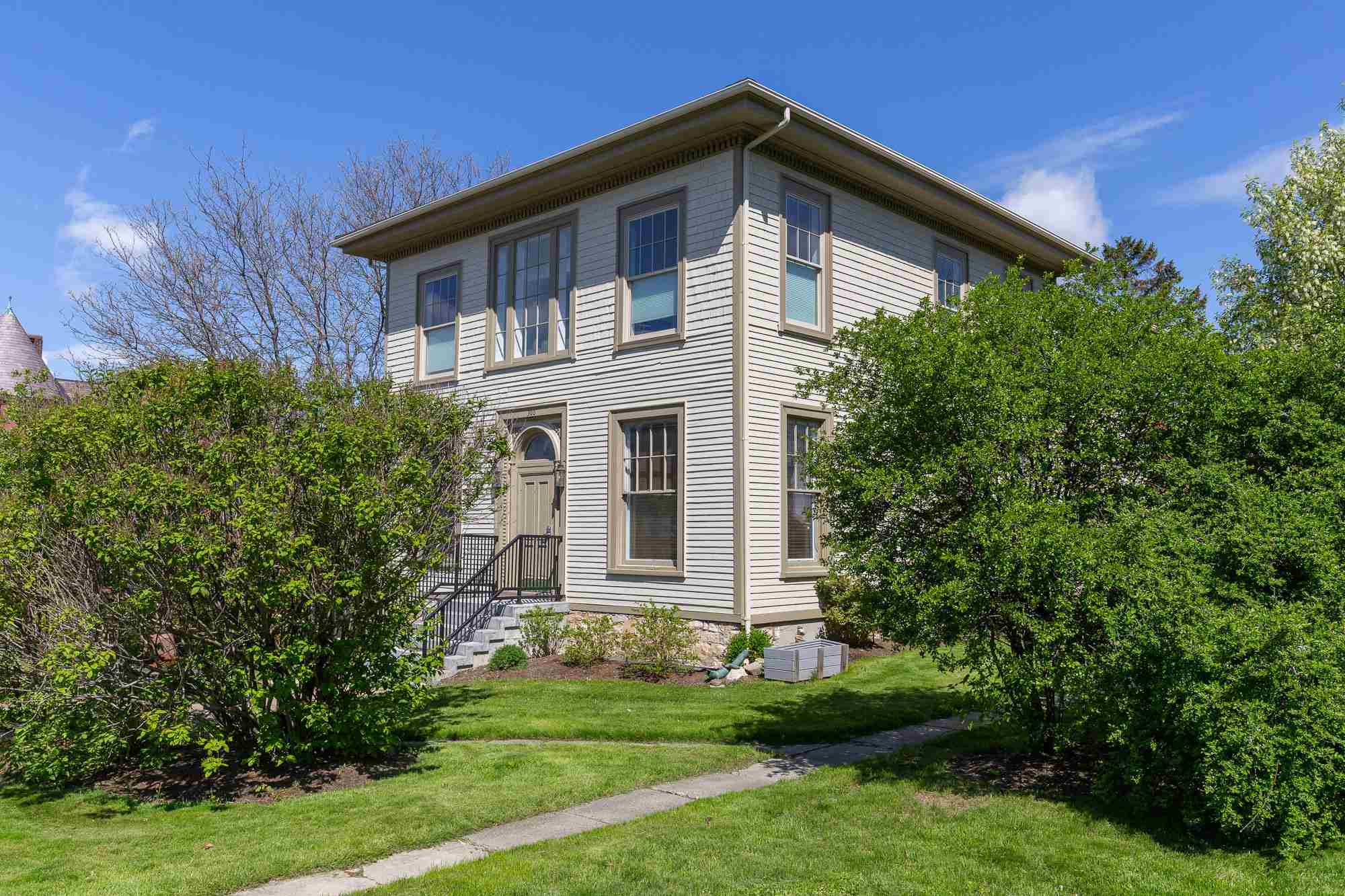 300 Main Street Property Photo 1