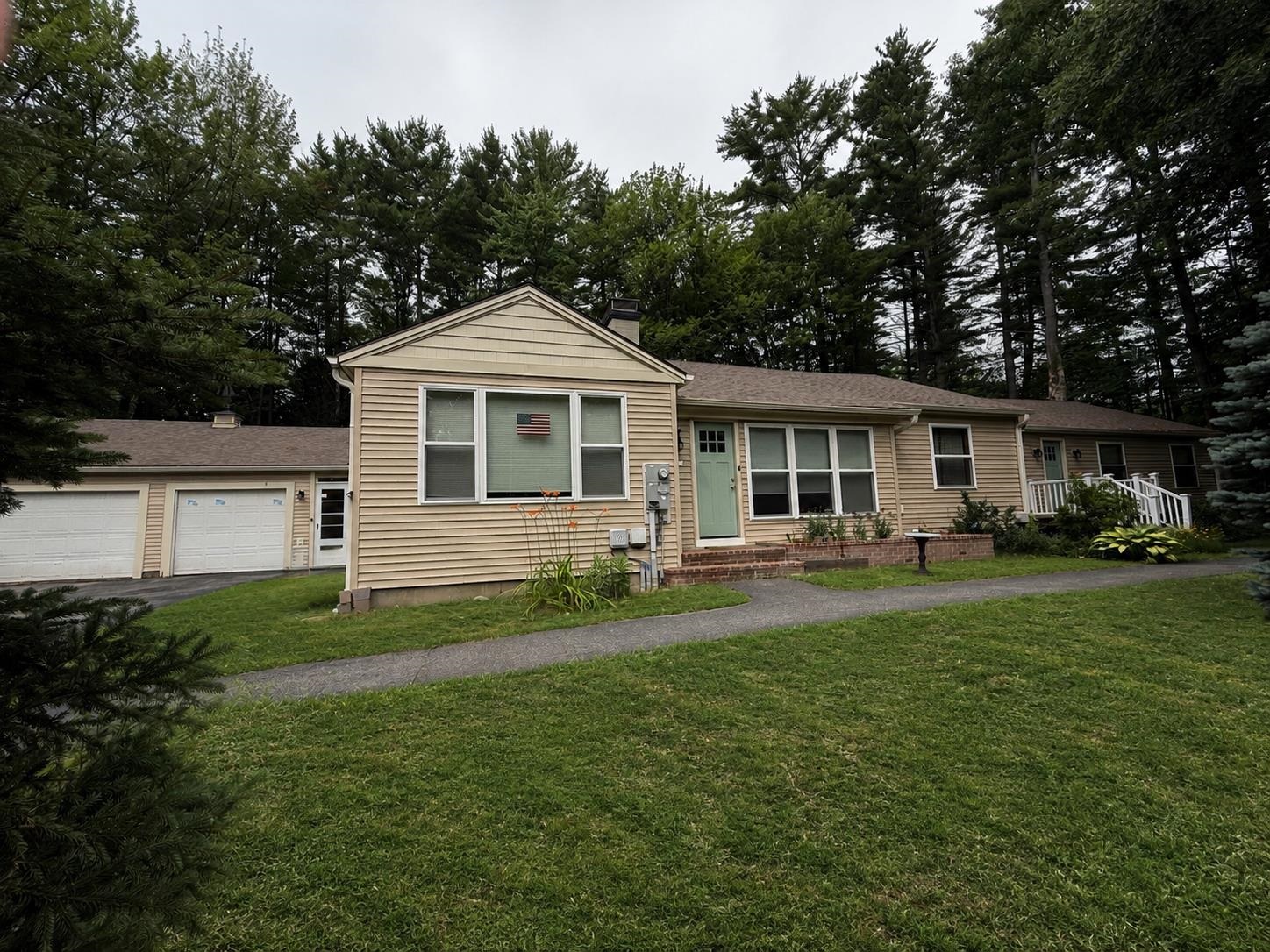 1090 North Main Street Property Photo 1