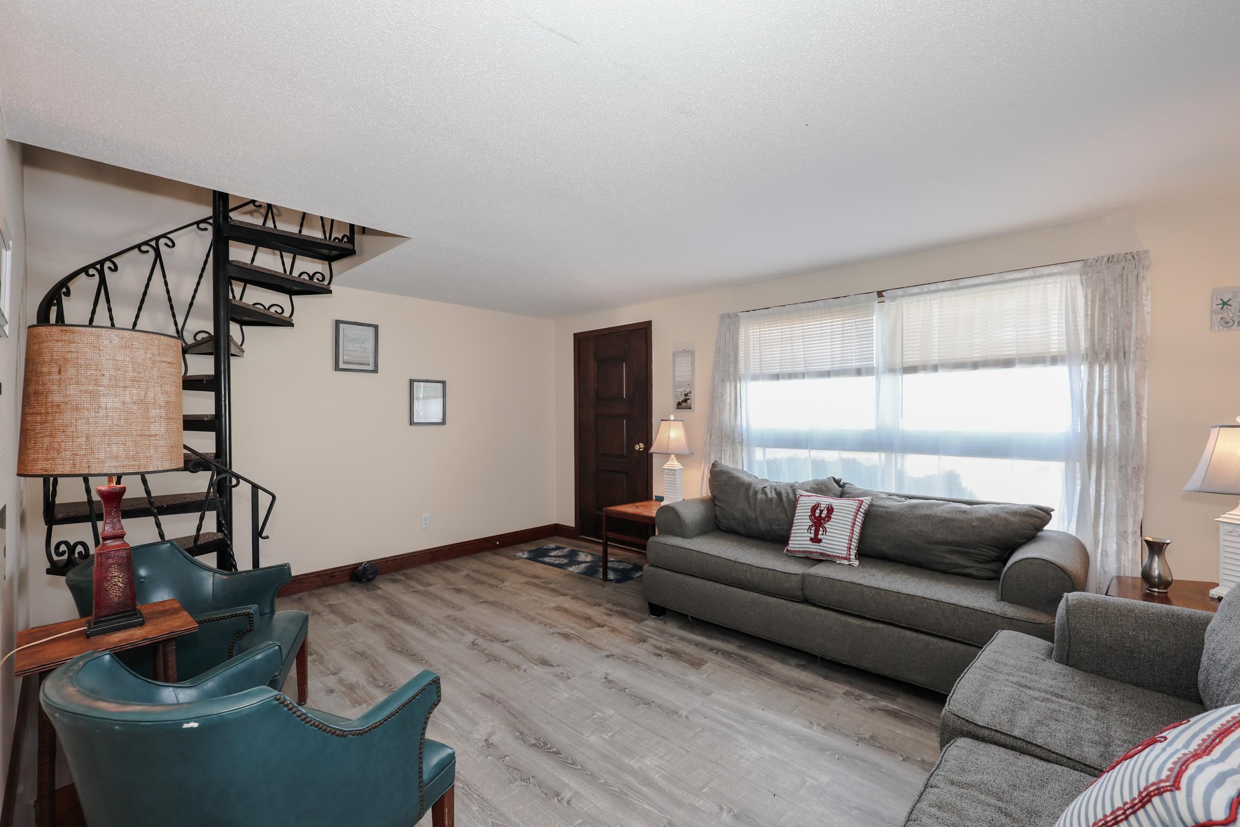 8 Nashua Street Property Photo 9