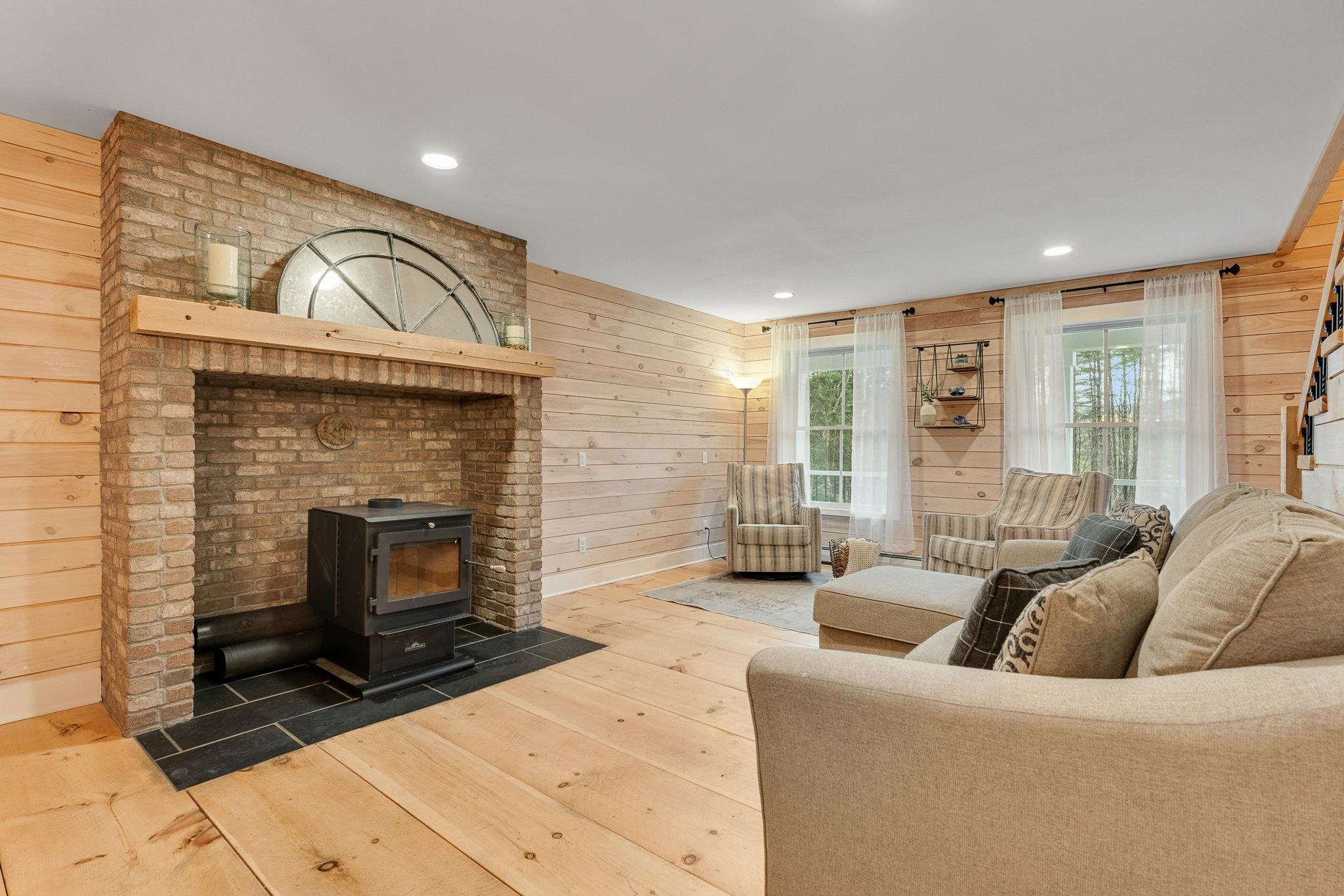 163 E Countryside Road Property Photo 8
