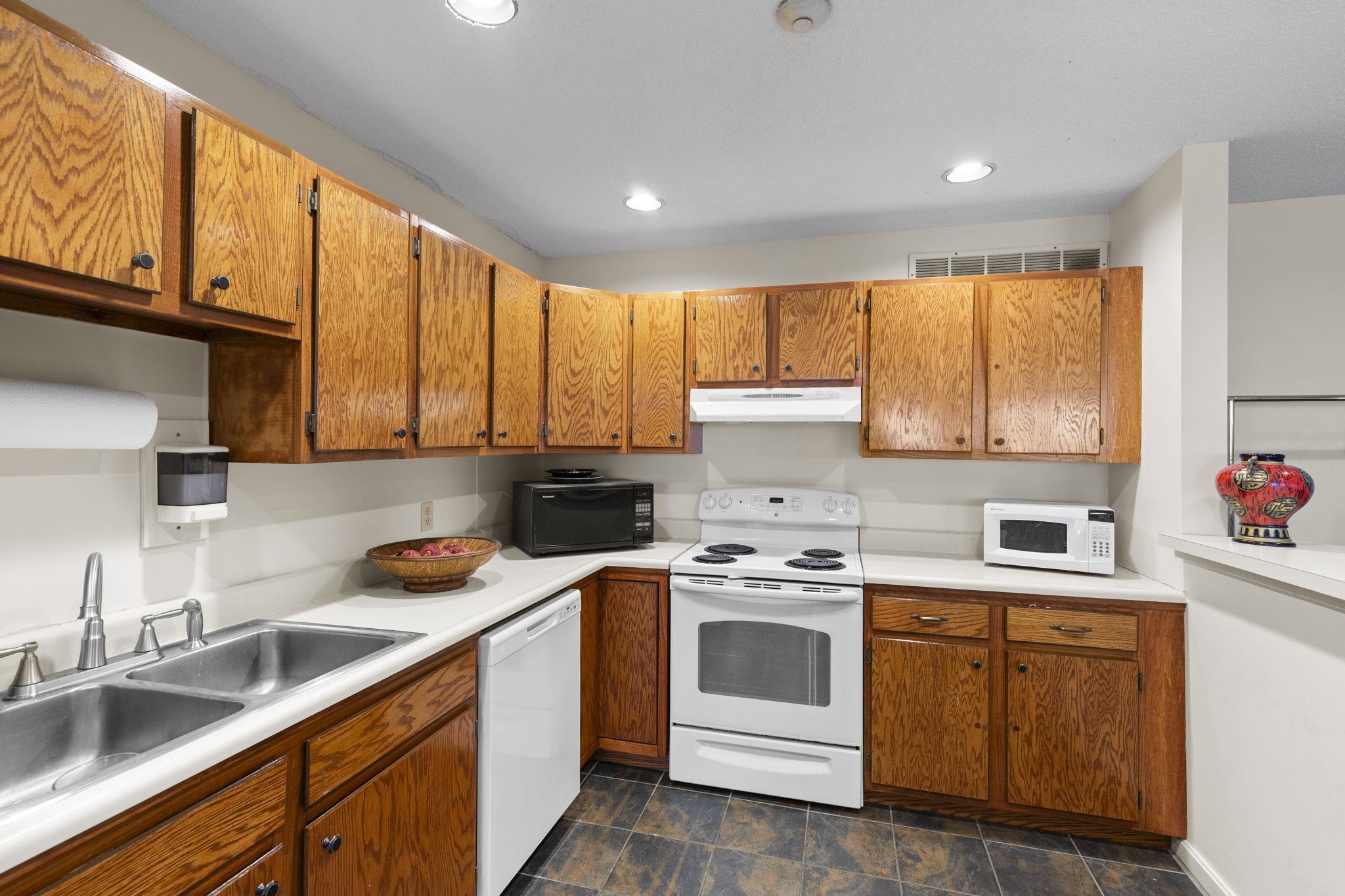 209 White Cedar Boulevard Property Photo 30