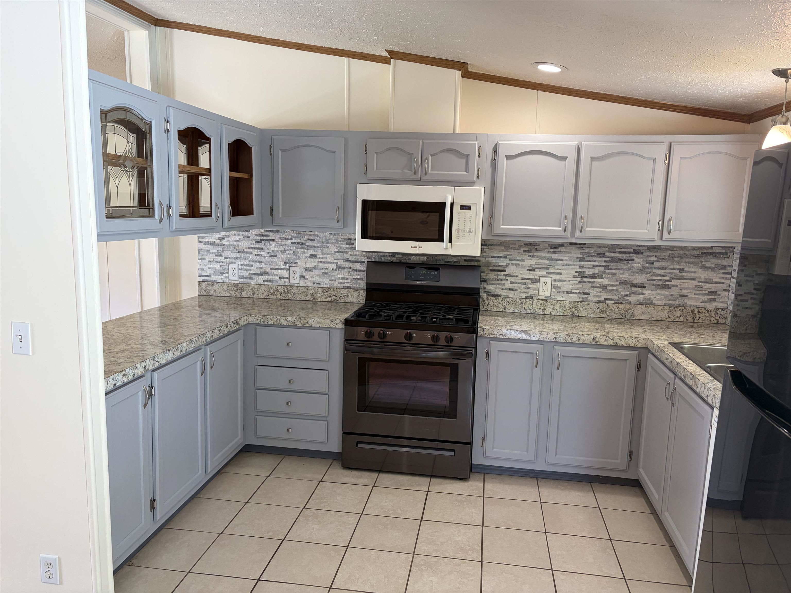 10 Eric Avenue Property Photo 6