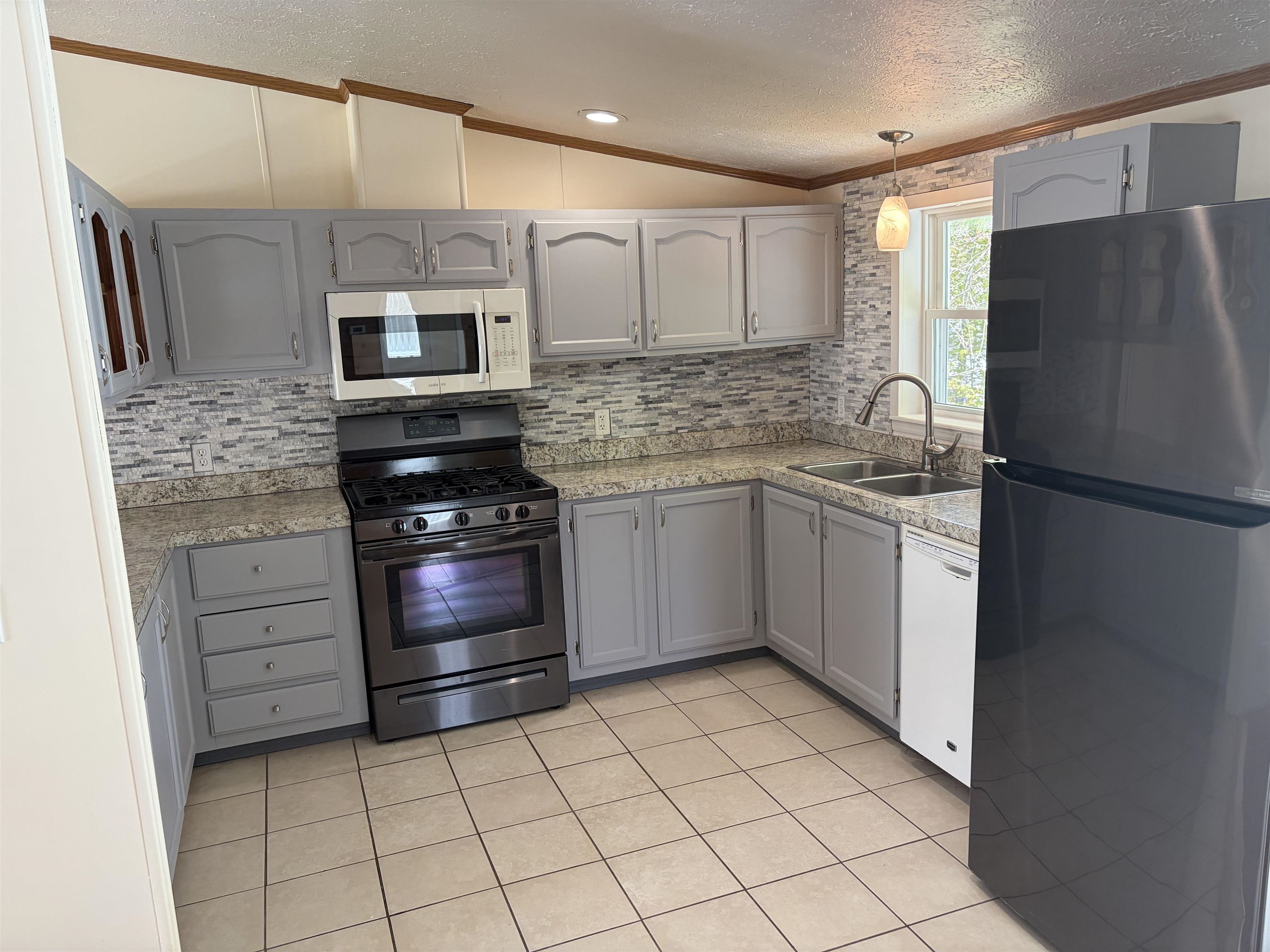 10 Eric Avenue Property Photo 7