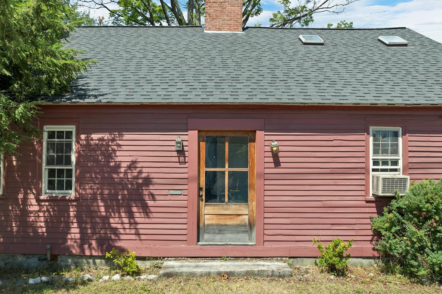 42 Gilford Avenue Property Photo 2