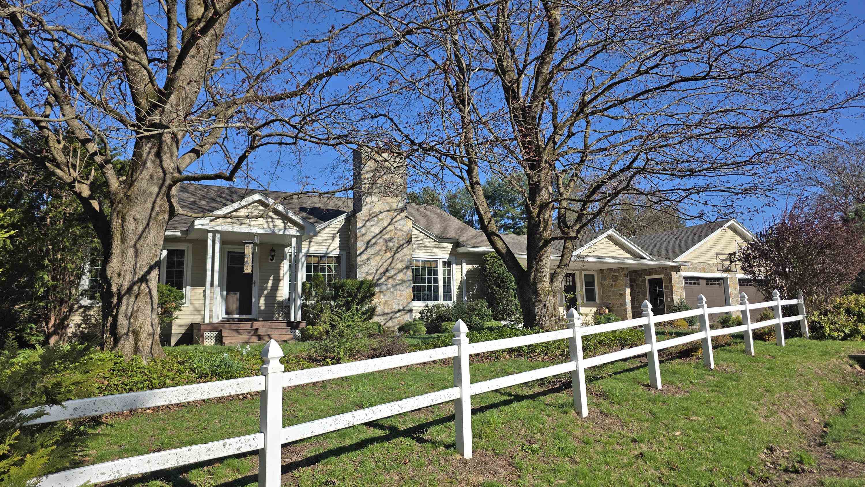171 Green Meadow Property Photo 2