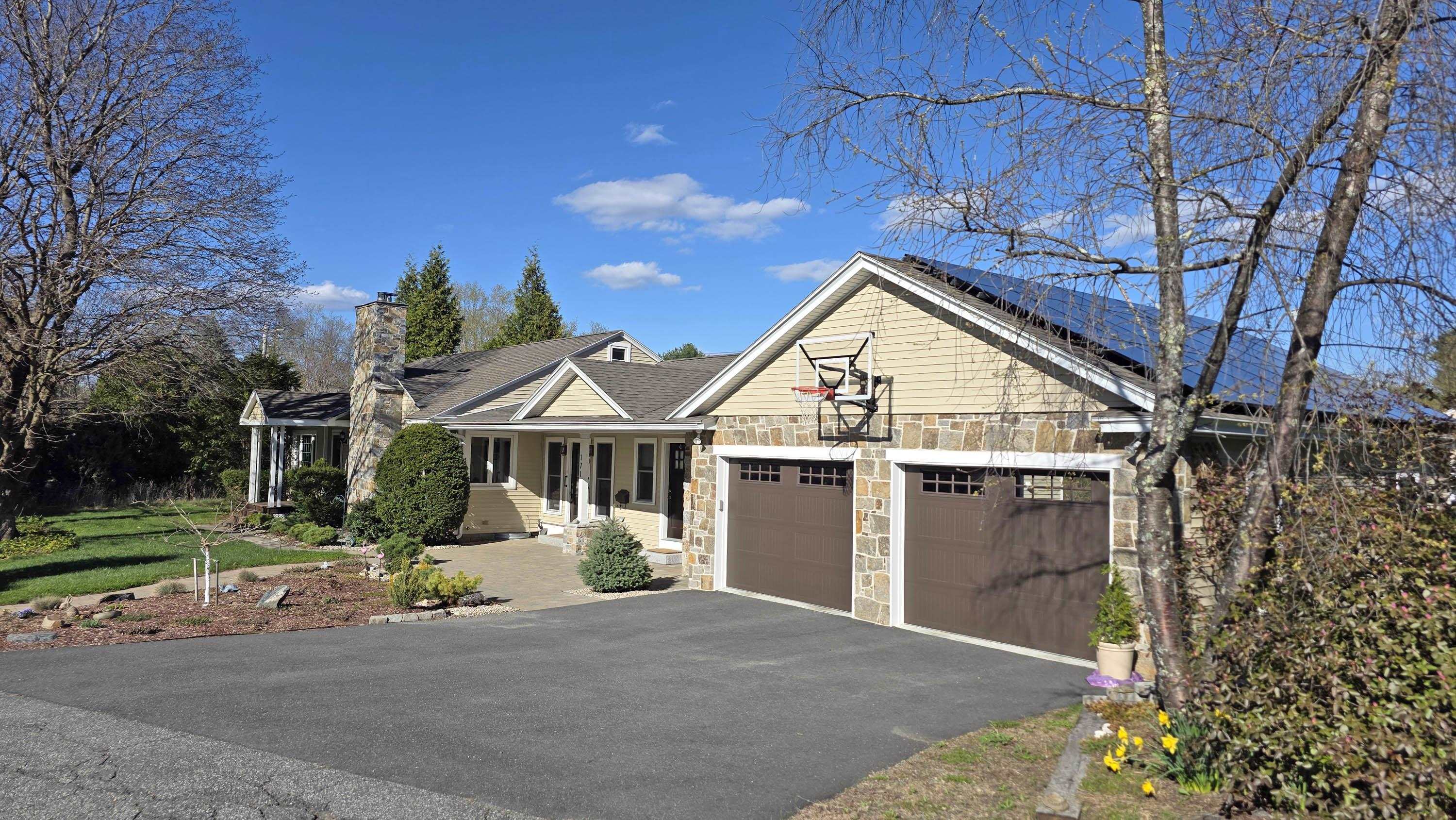 171 Green Meadow Property Photo 3