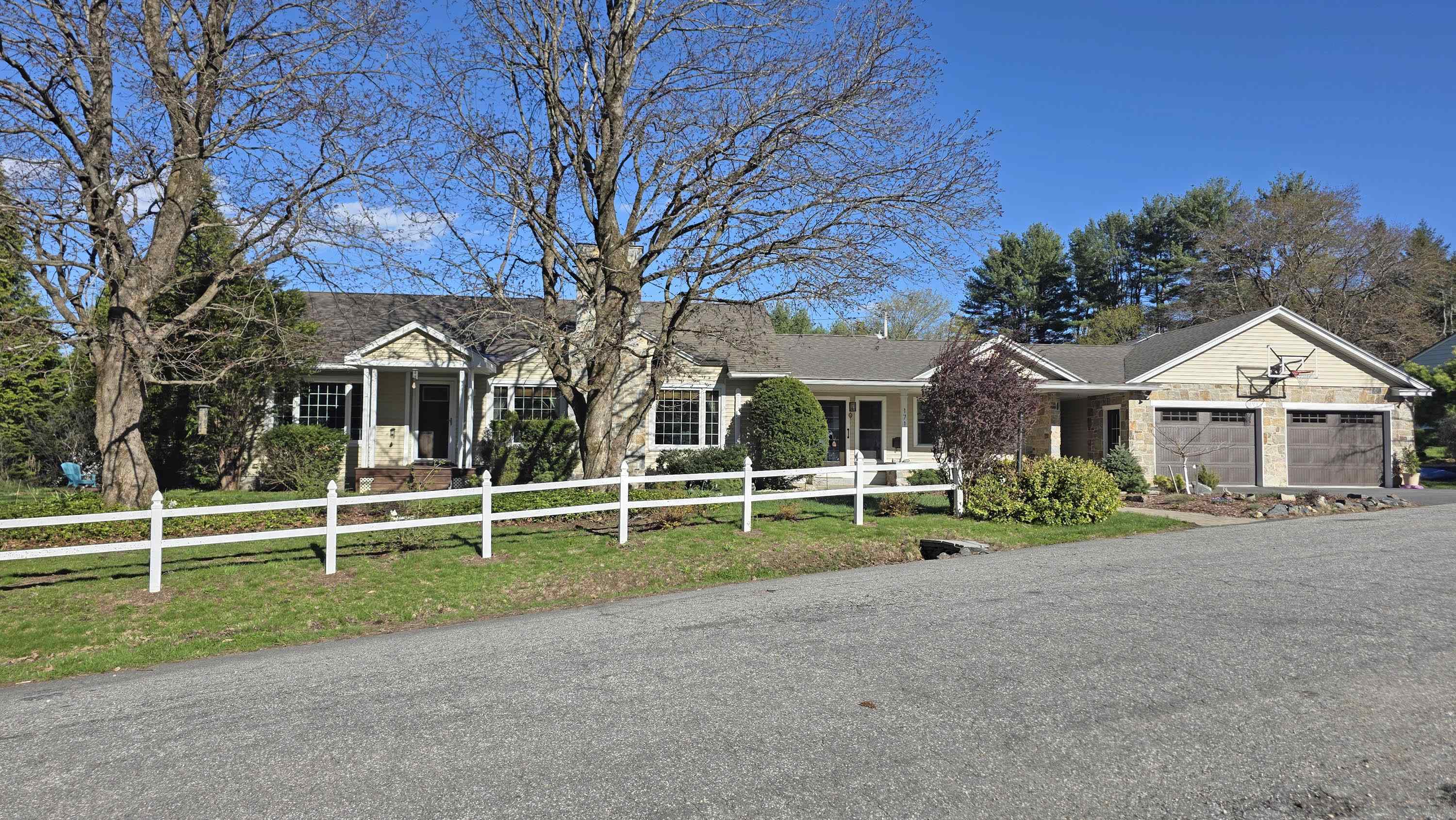 171 Green Meadow Property Photo 4