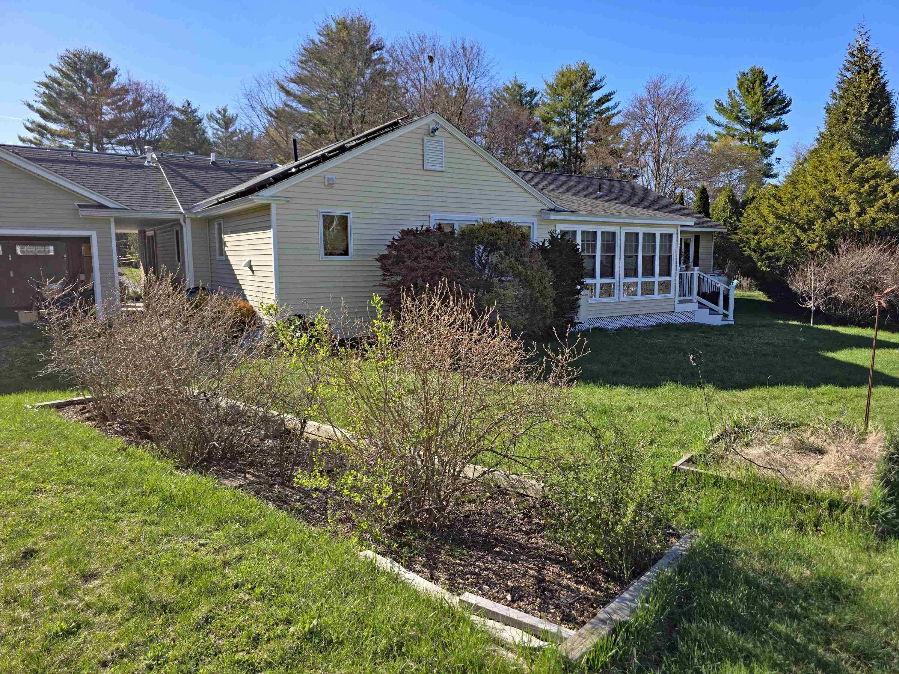 171 Green Meadow Property Photo 5