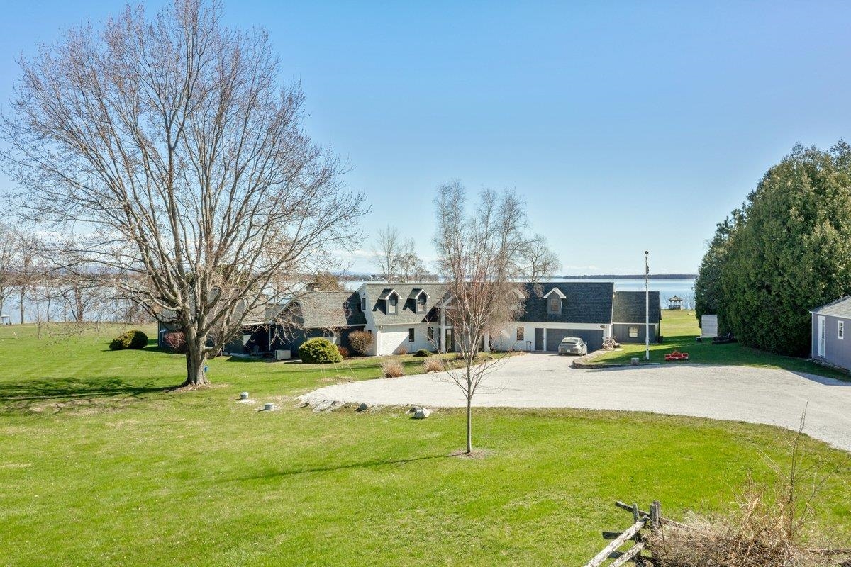 431 Mcgregor Point Property Photo 2