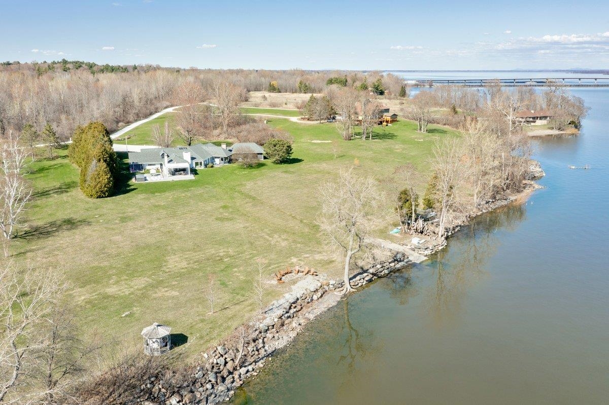 431 Mcgregor Point Property Photo 3