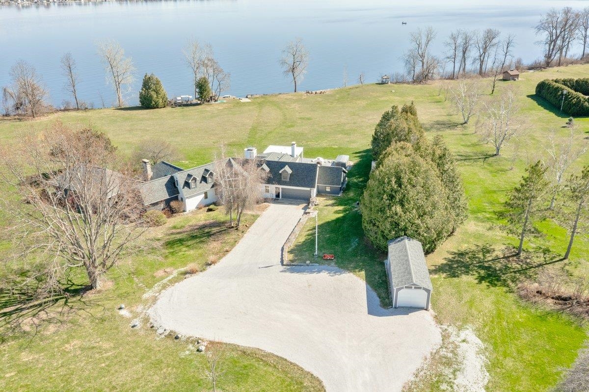431 Mcgregor Point Property Photo 5