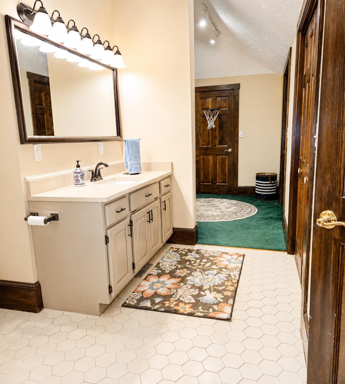 107 Fresh Pond Lane Property Photo 35