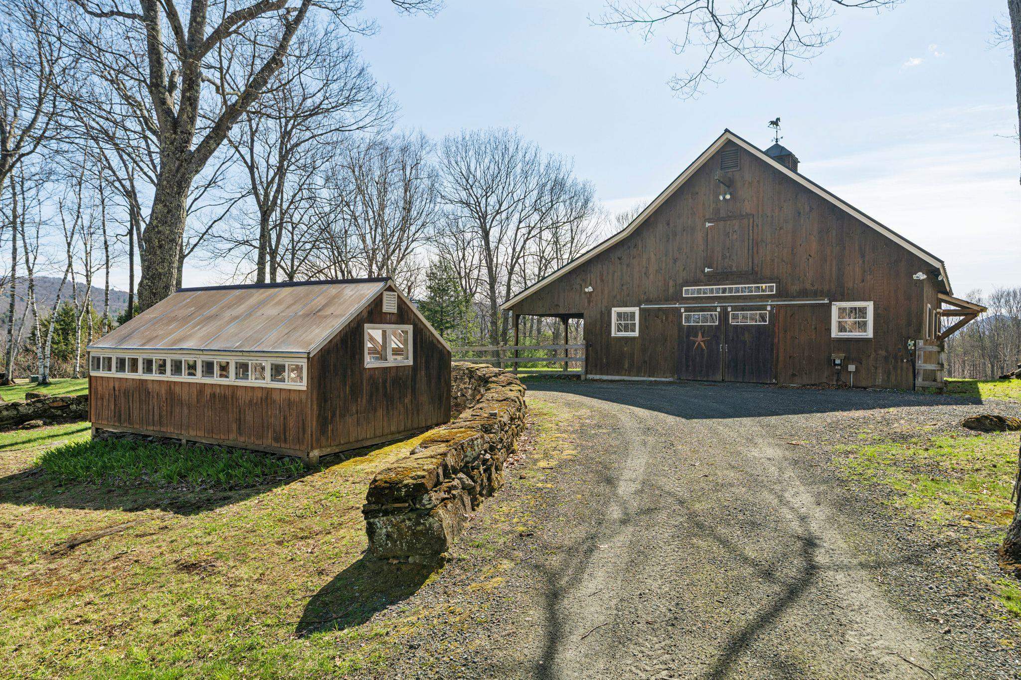 114 Oak Ridge Way Property Photo 3