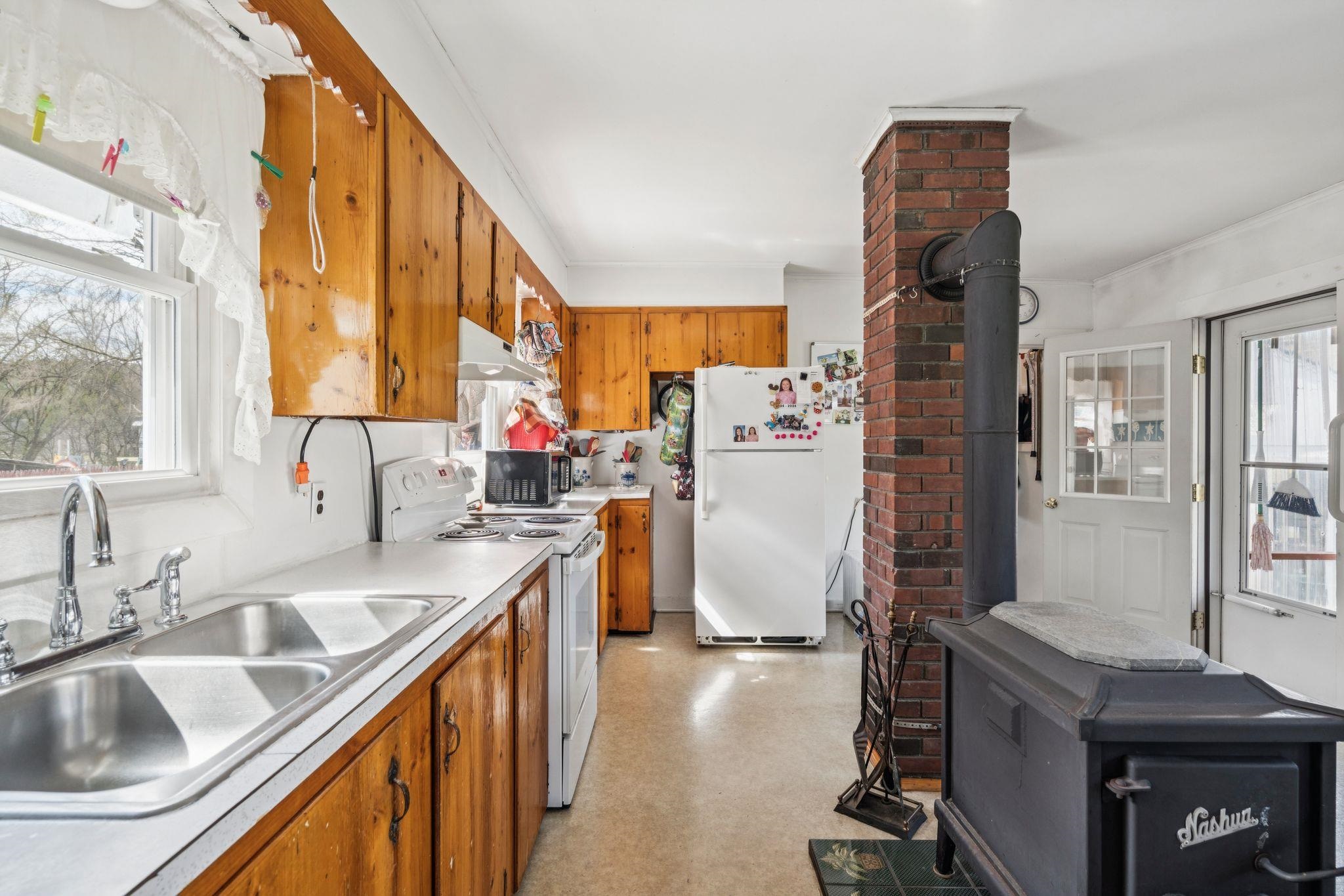52 Dell Street Property Photo 6