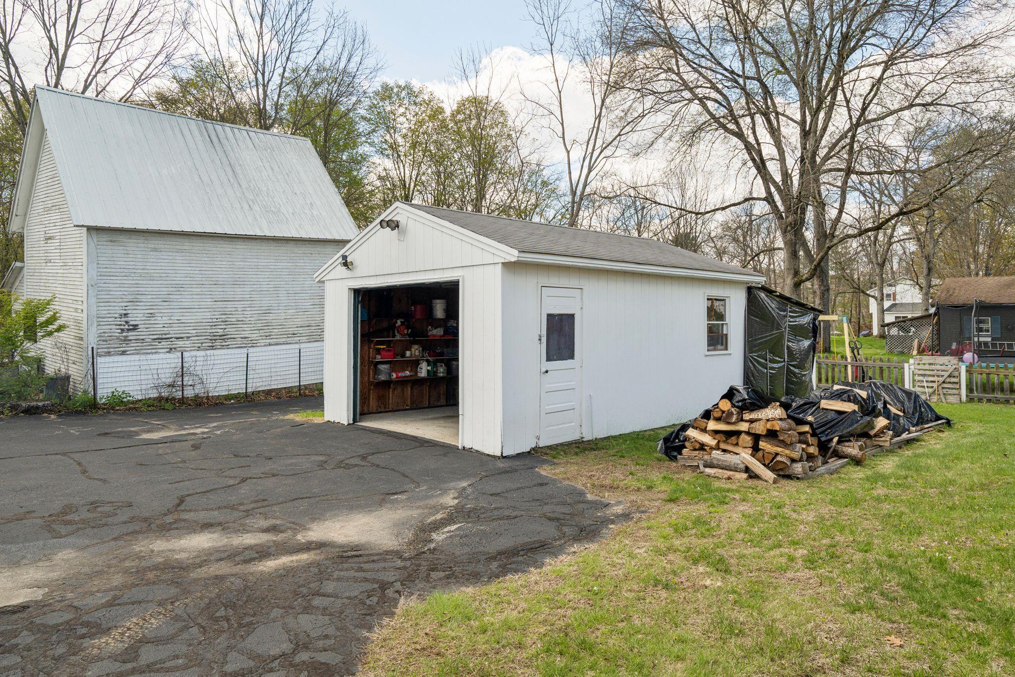 52 Dell Street Property Photo 32
