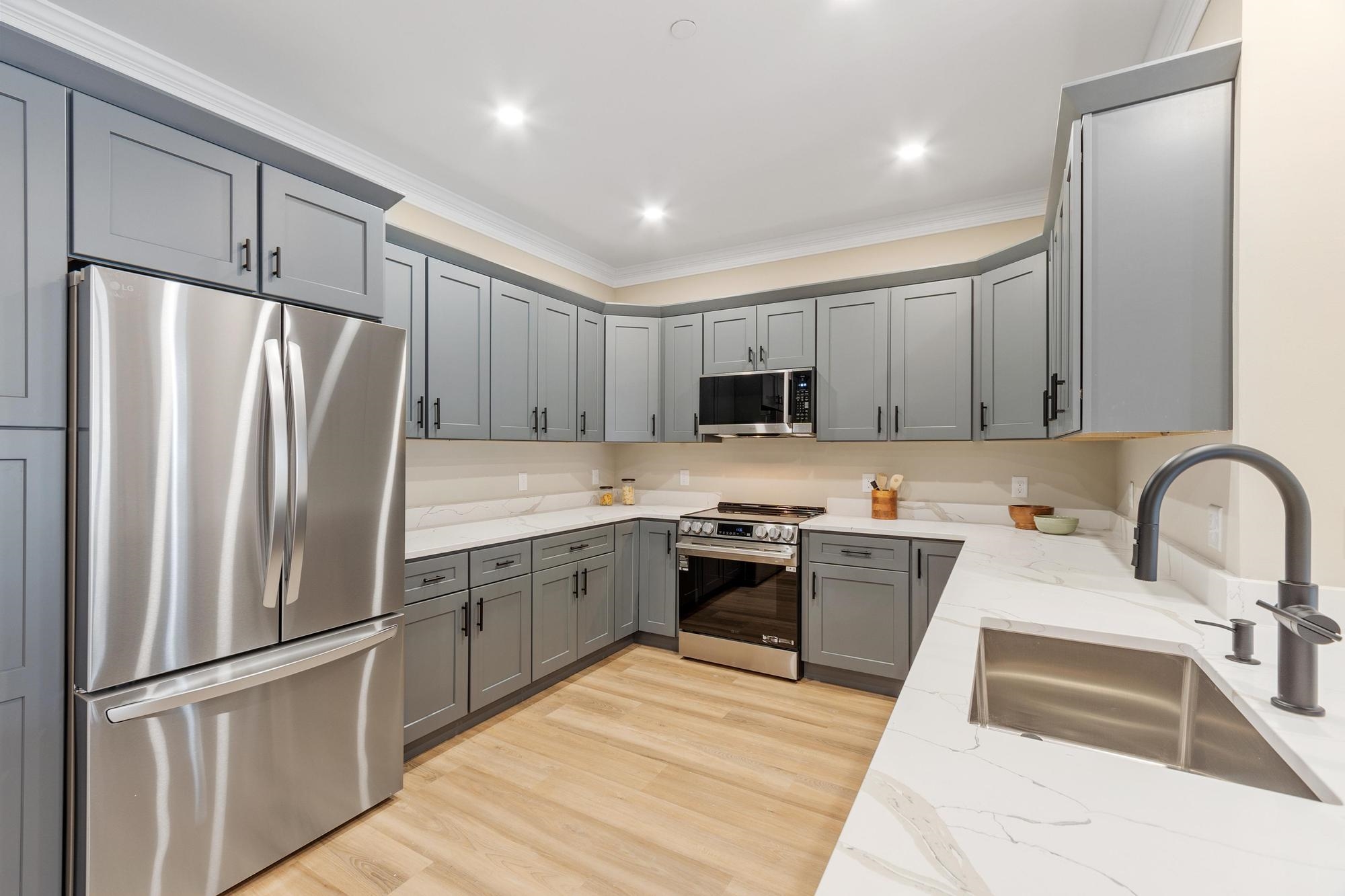 10100 S Willow Street Property Photo 1