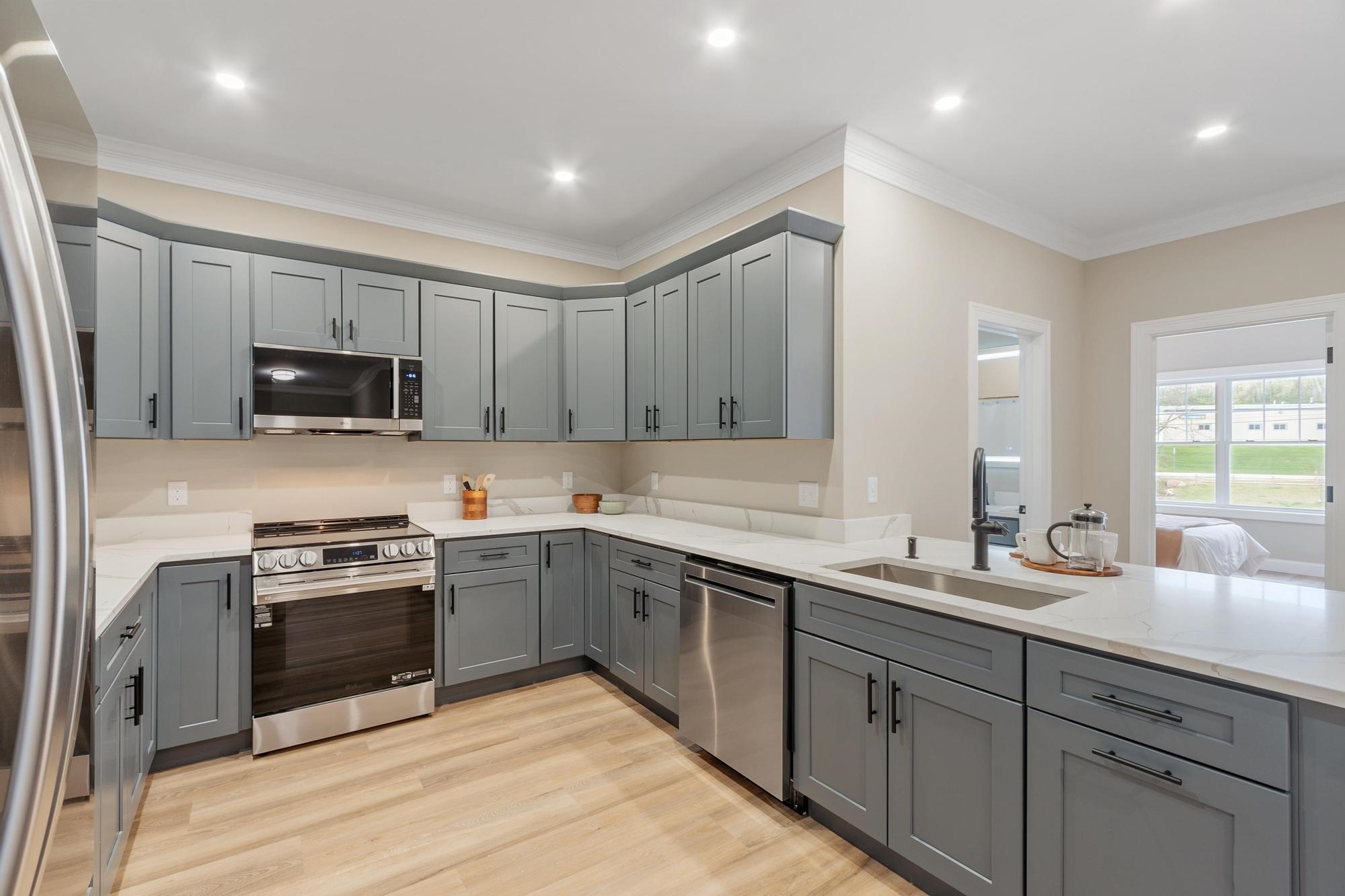10100 S Willow Street Property Photo 2