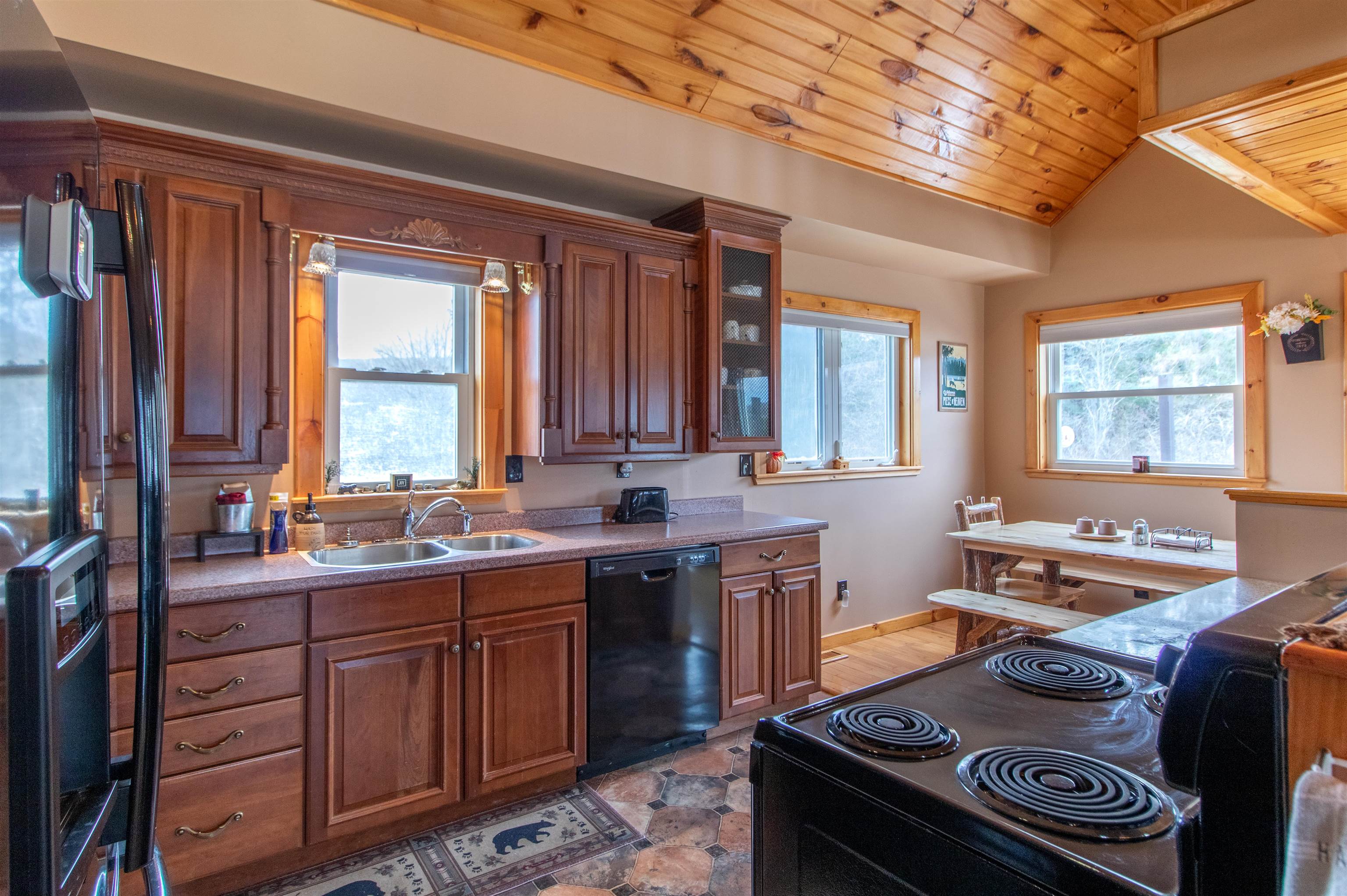 324 Lakeshore Drive Property Photo 10