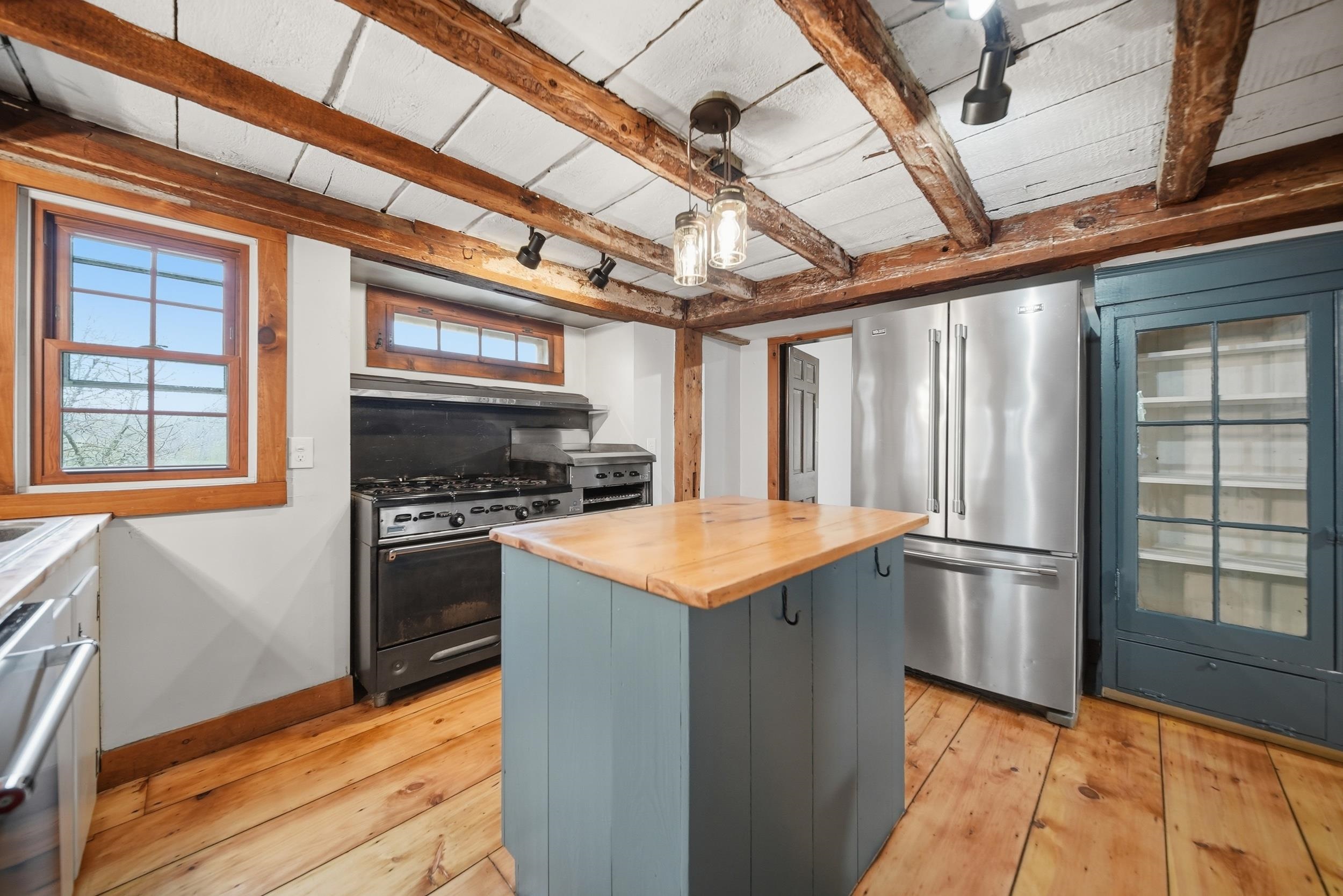 1 Cross Road Property Photo 10
