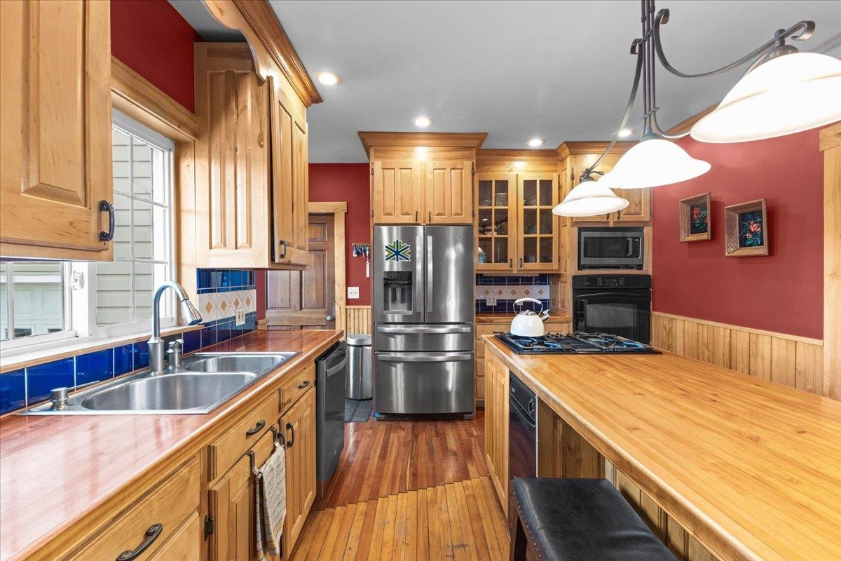 6852 Vt Rte 105 Property Photo 8