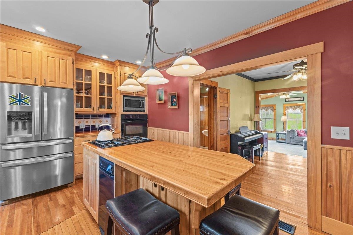 6852 Vt Rte 105 Property Photo 9