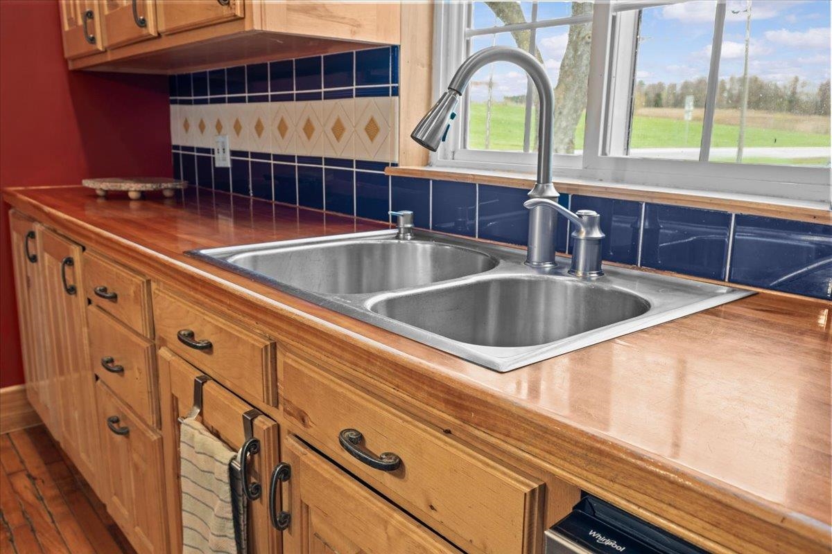 6852 Vt Rte 105 Property Photo 11