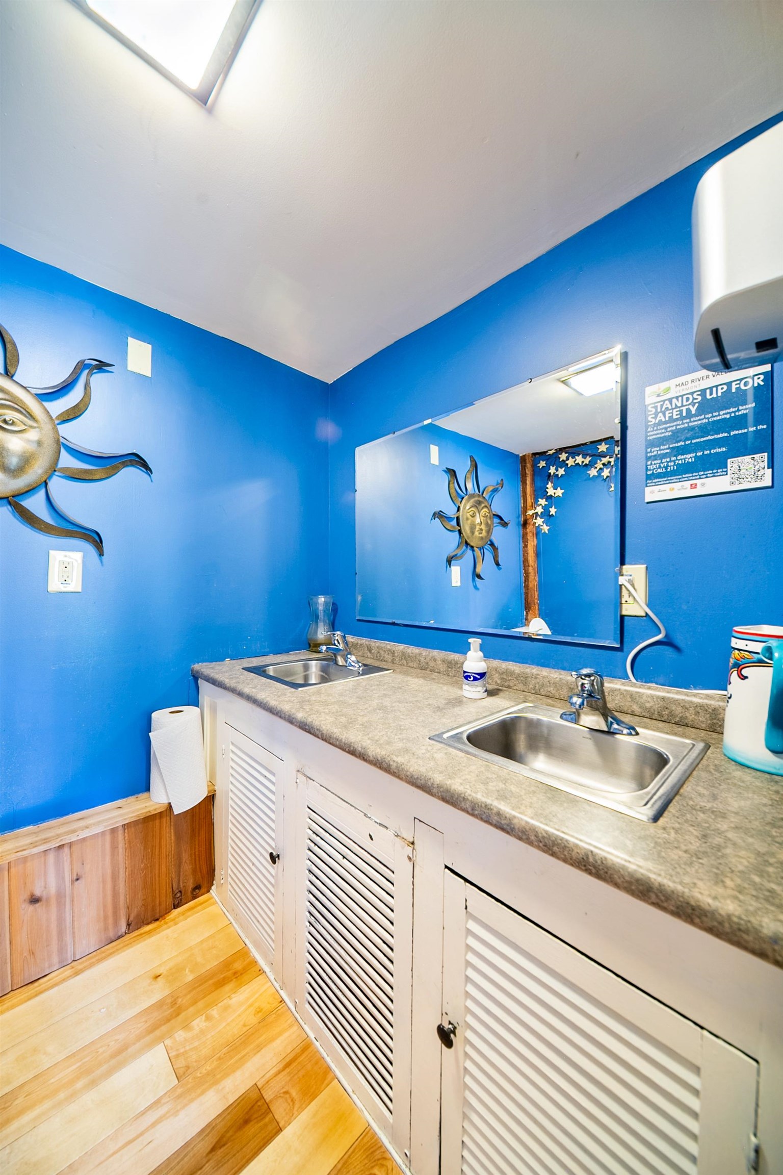 5677 Main Street Property Photo 14