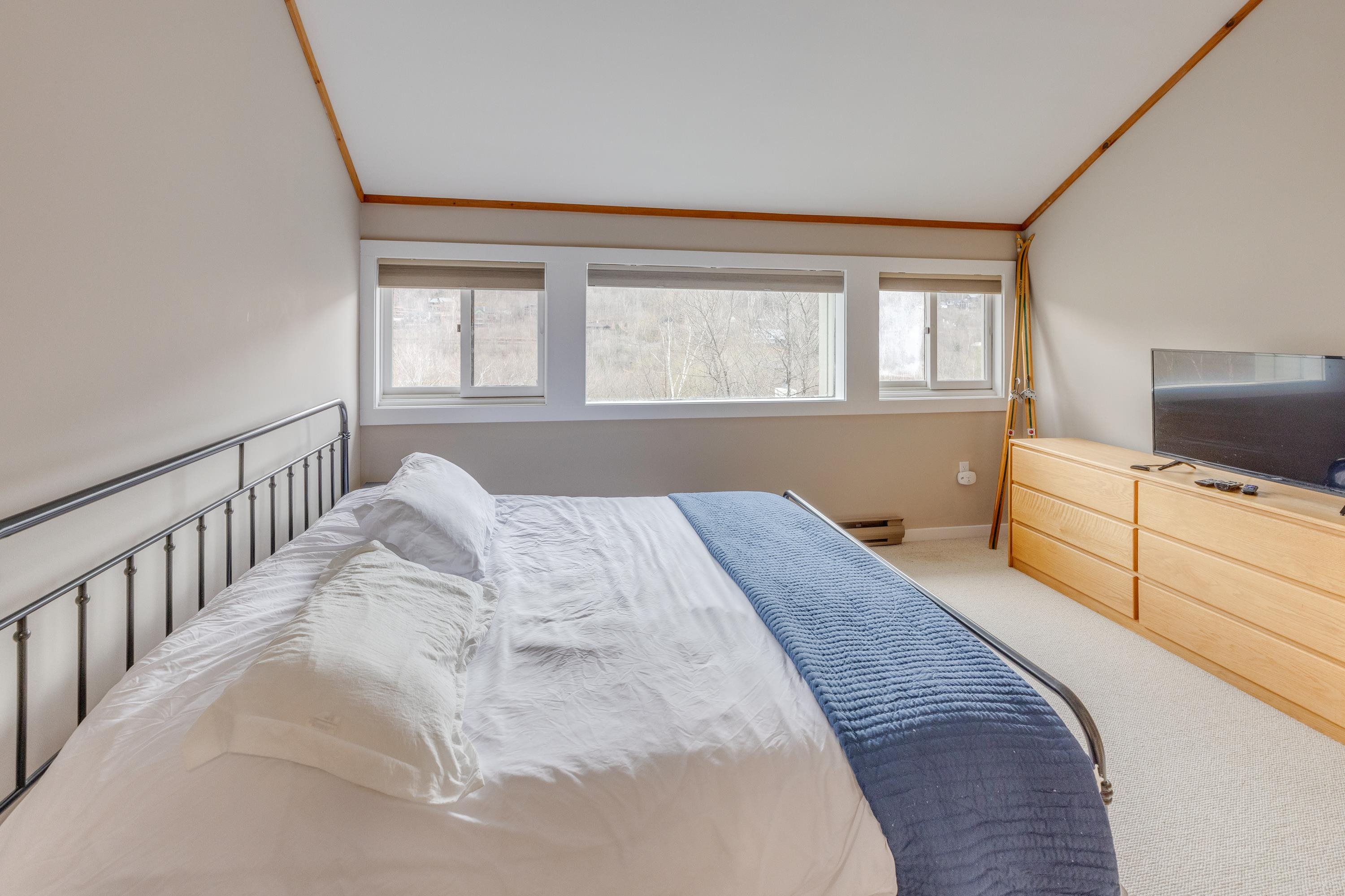 8 Highwood Road Property Photo 16
