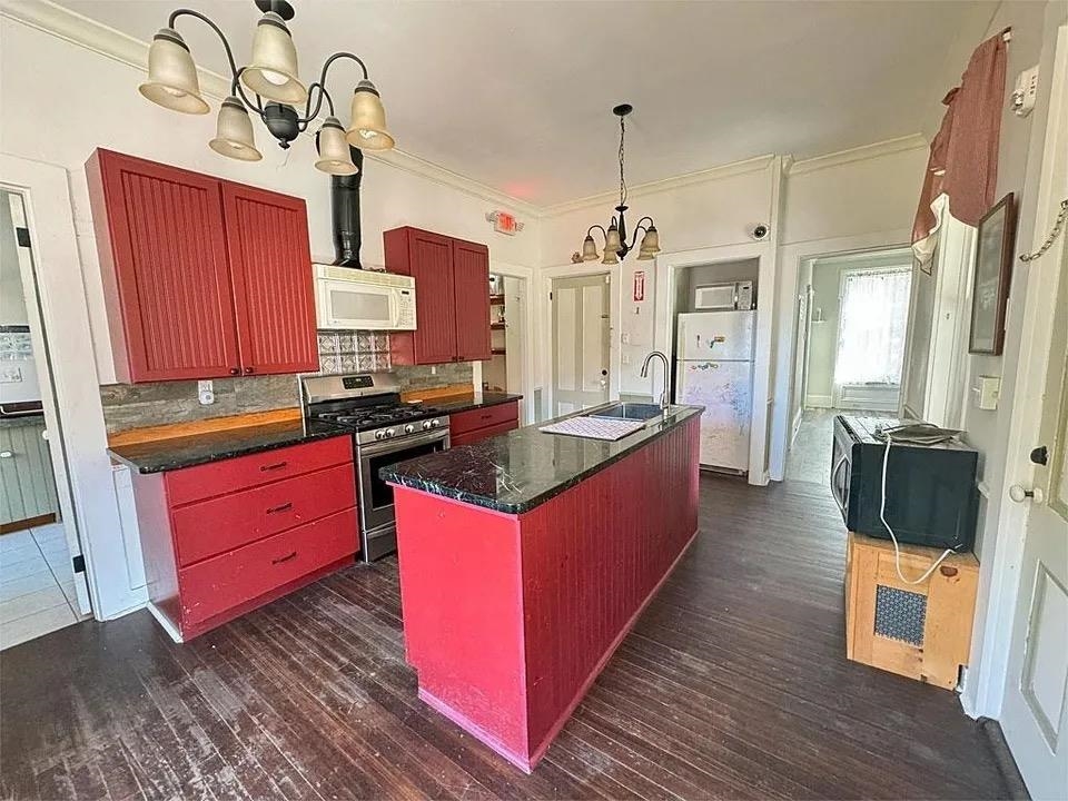400 River Street Property Photo 10