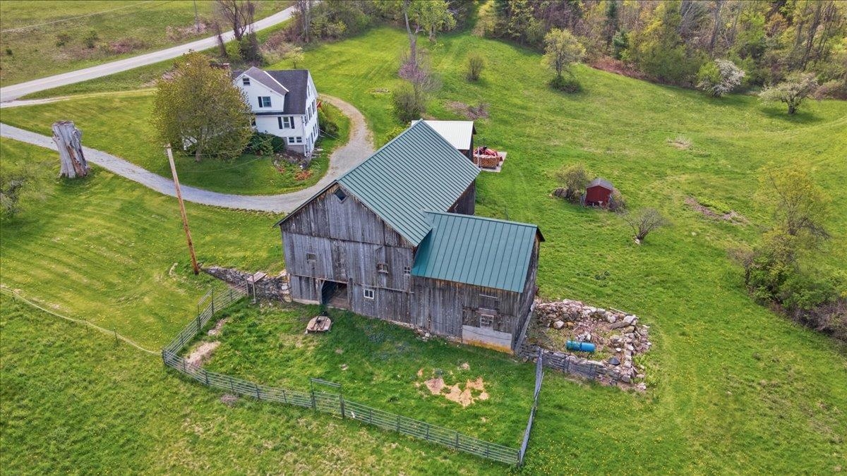 971 South Stream Road Property Photo 4