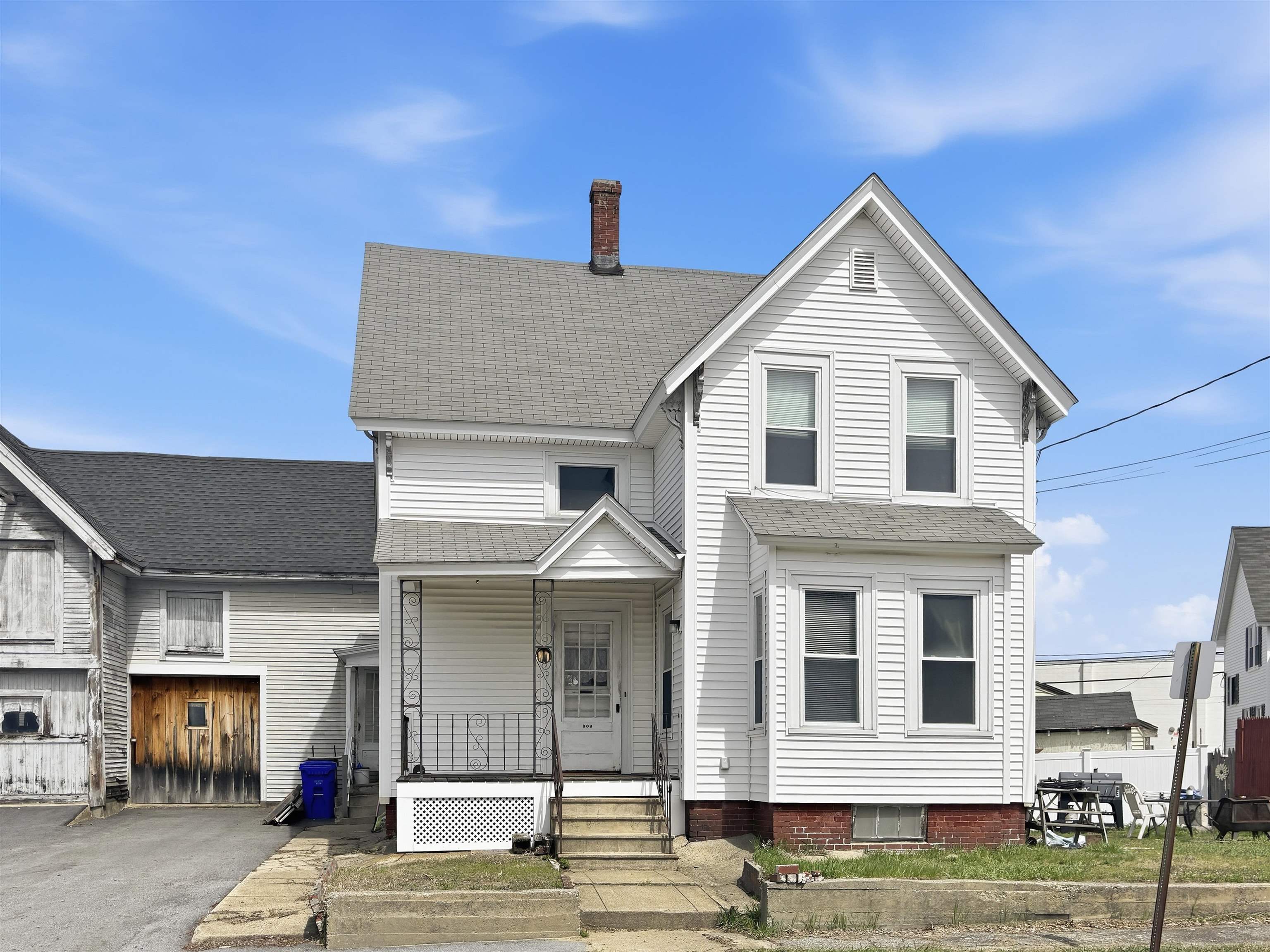 808 Grove Street Property Photo 1