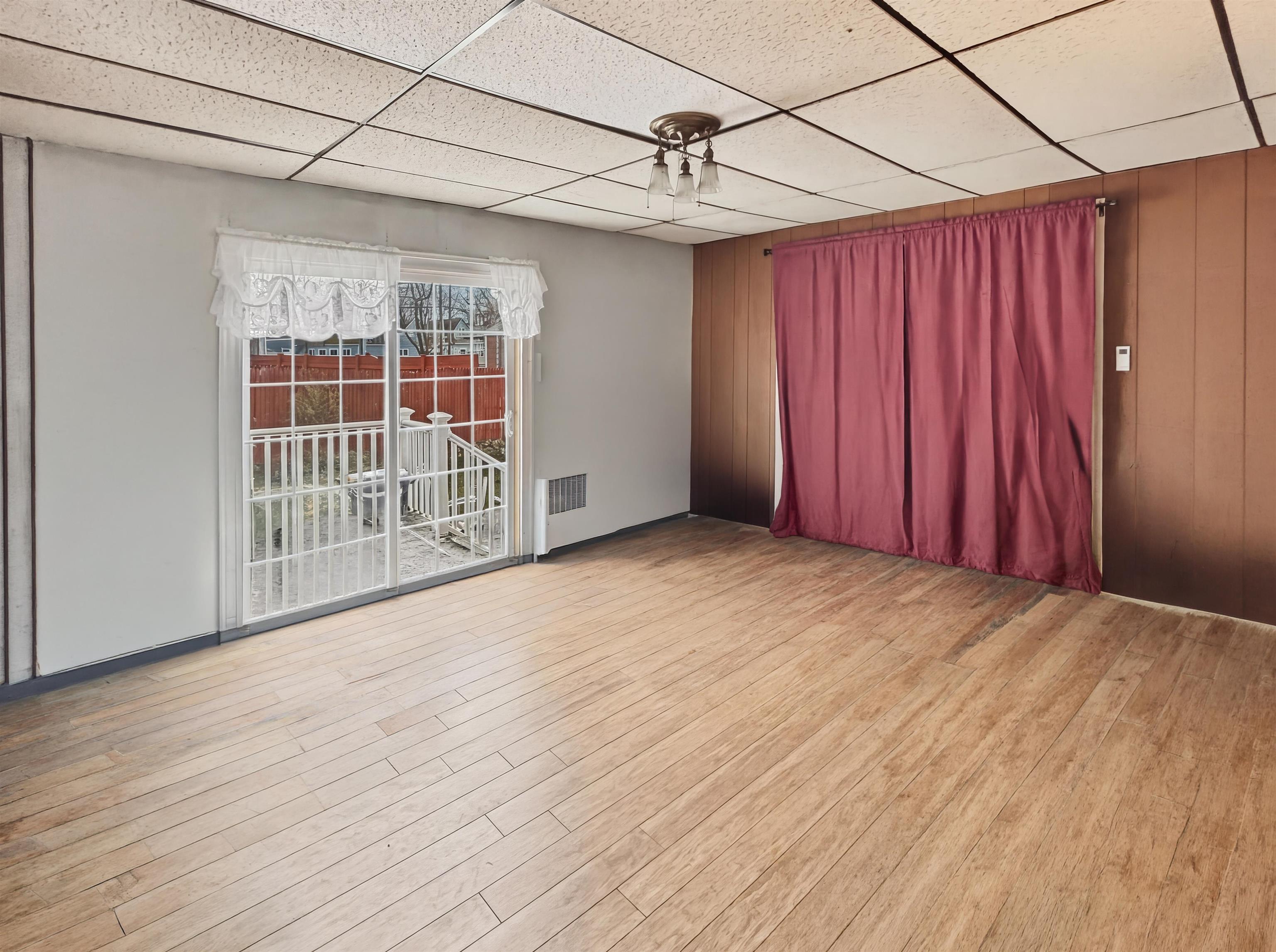808 Grove Street Property Photo 4