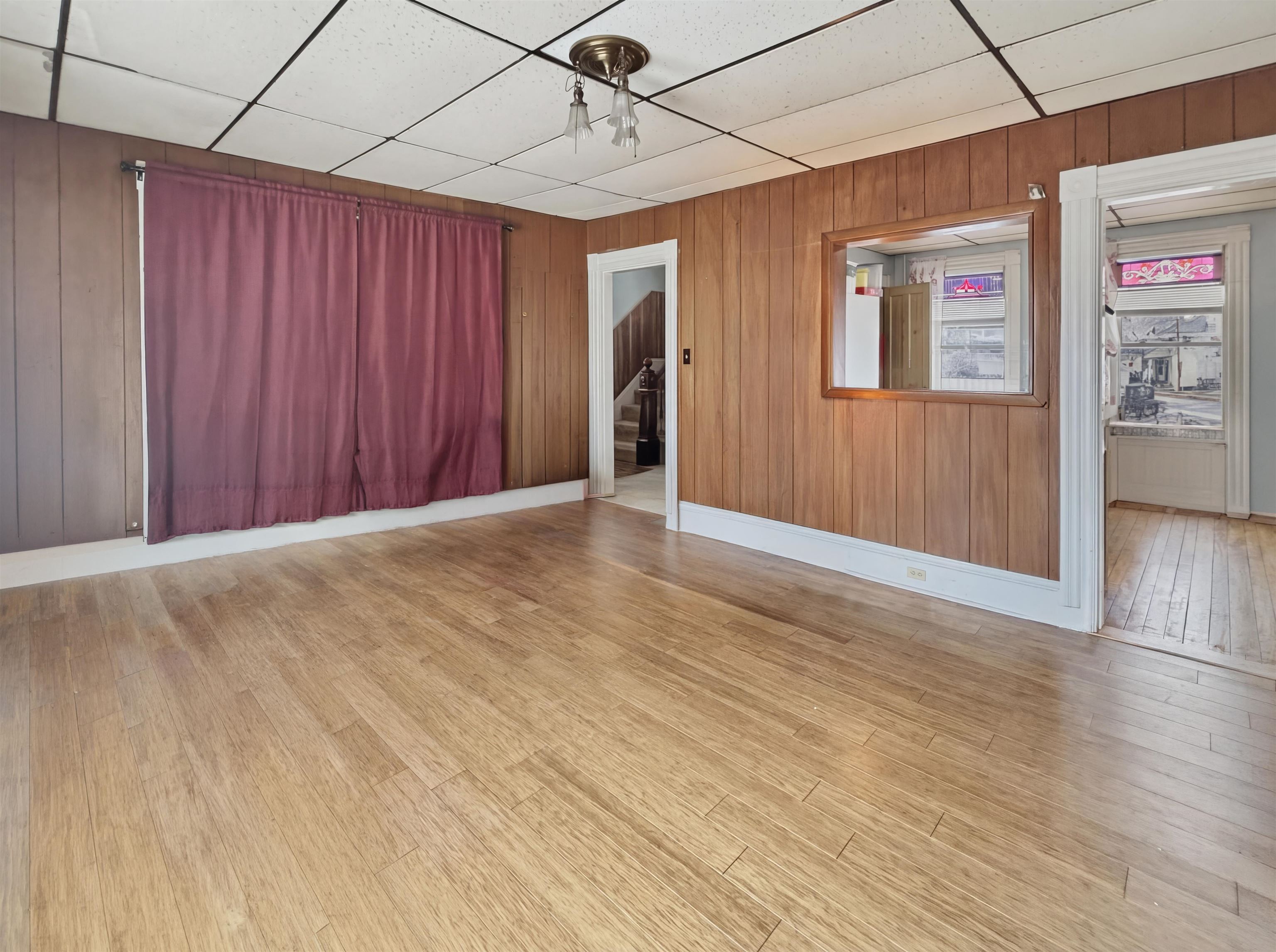 808 Grove Street Property Photo 5