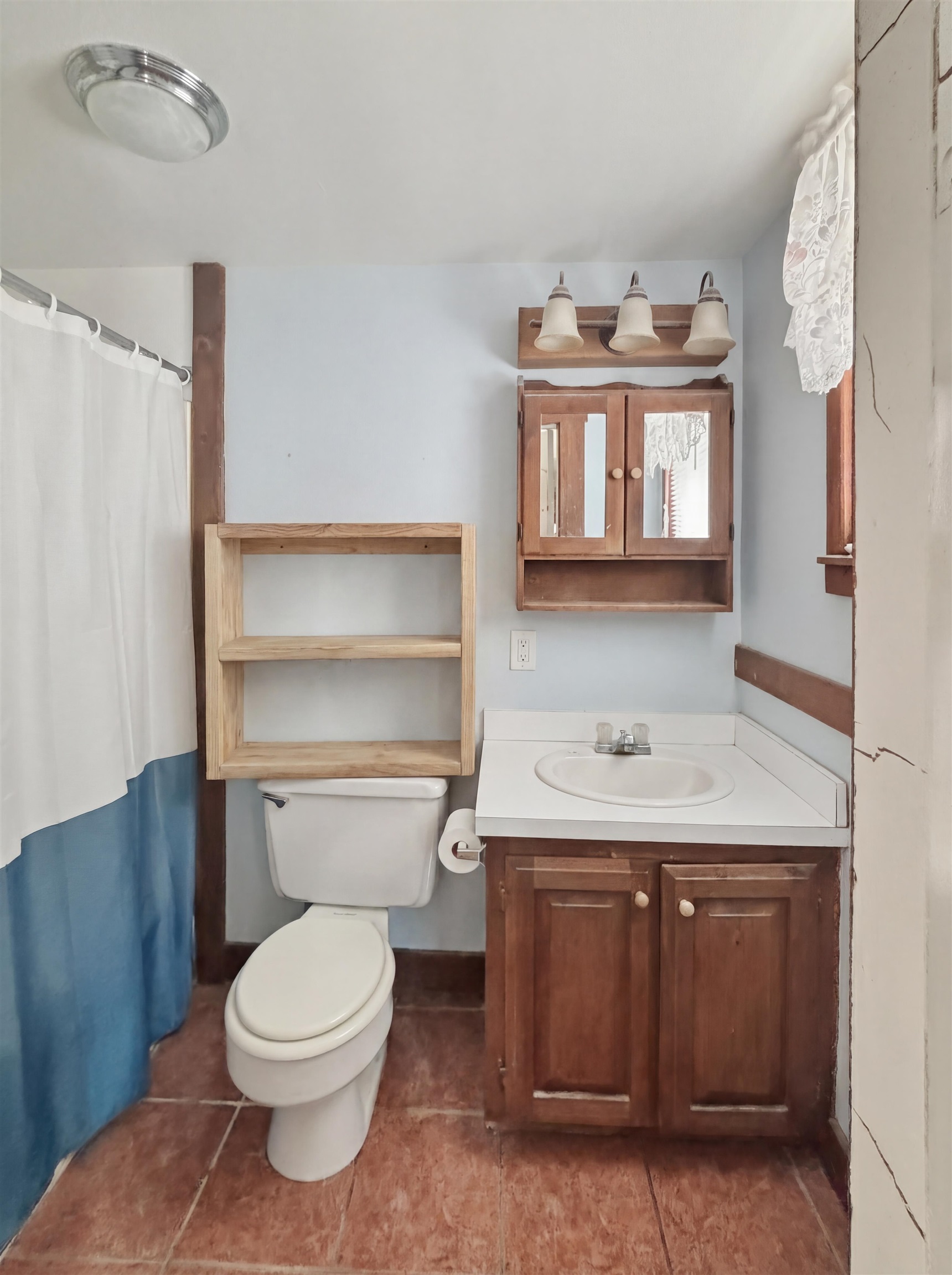 808 Grove Street Property Photo 6