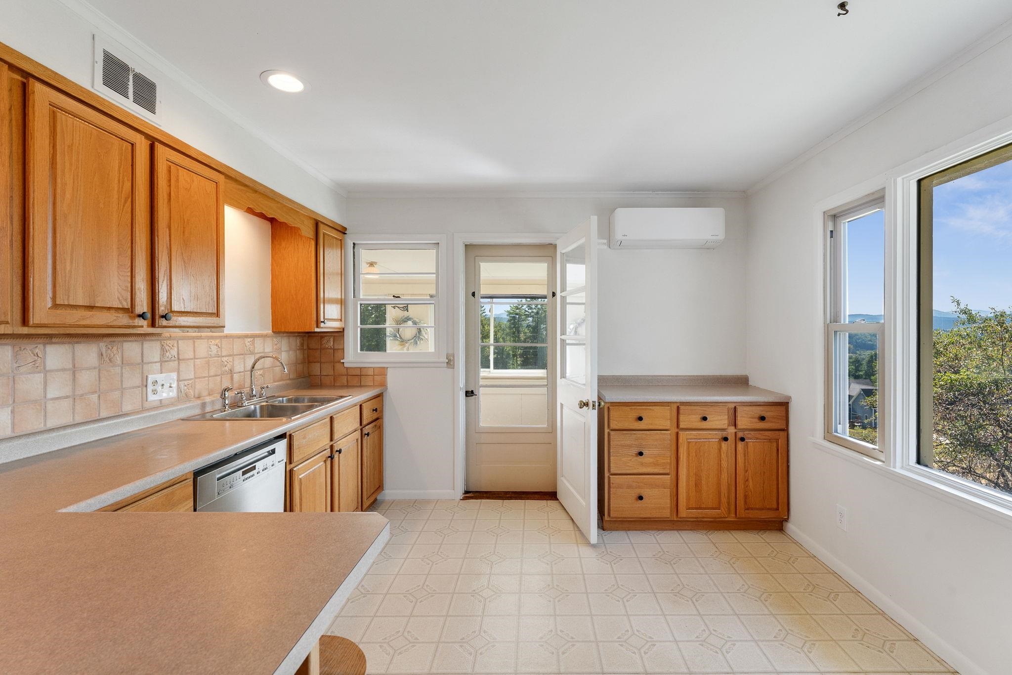 219 Towne Hill Road Property Photo 4