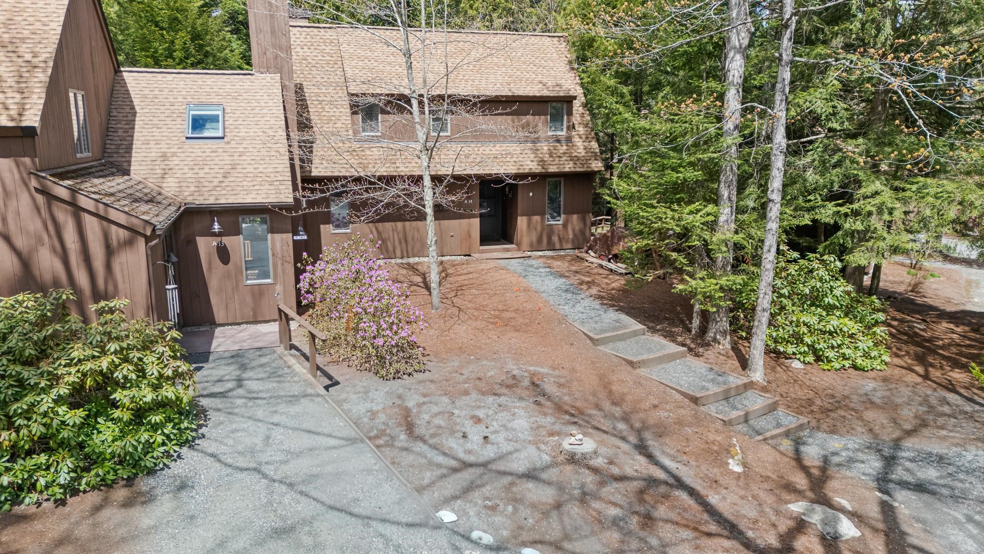 14 Bay Tree Lane Property Photo 6