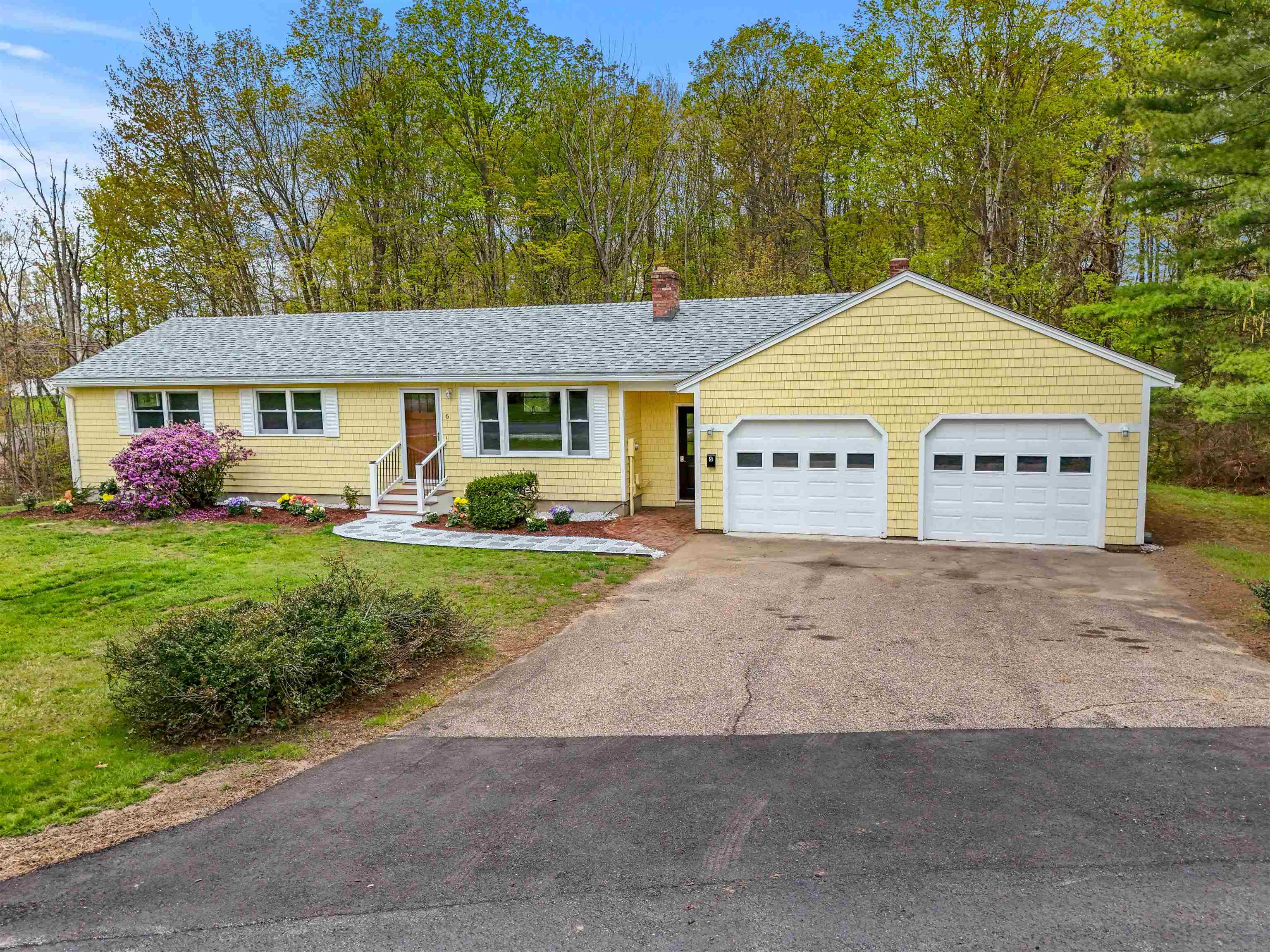 6 Colonial Drive Property Photo 1