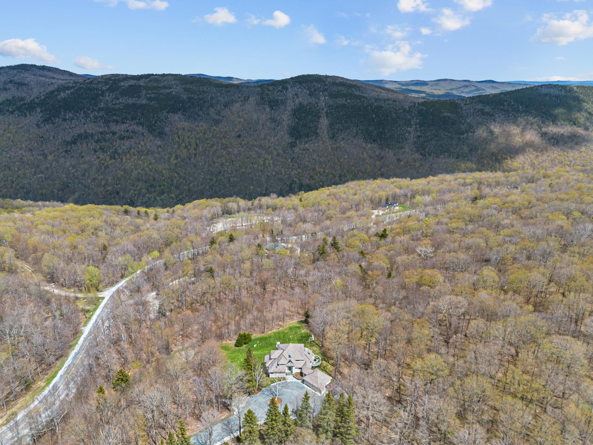 109 Mountainside Drive Property Photo 4